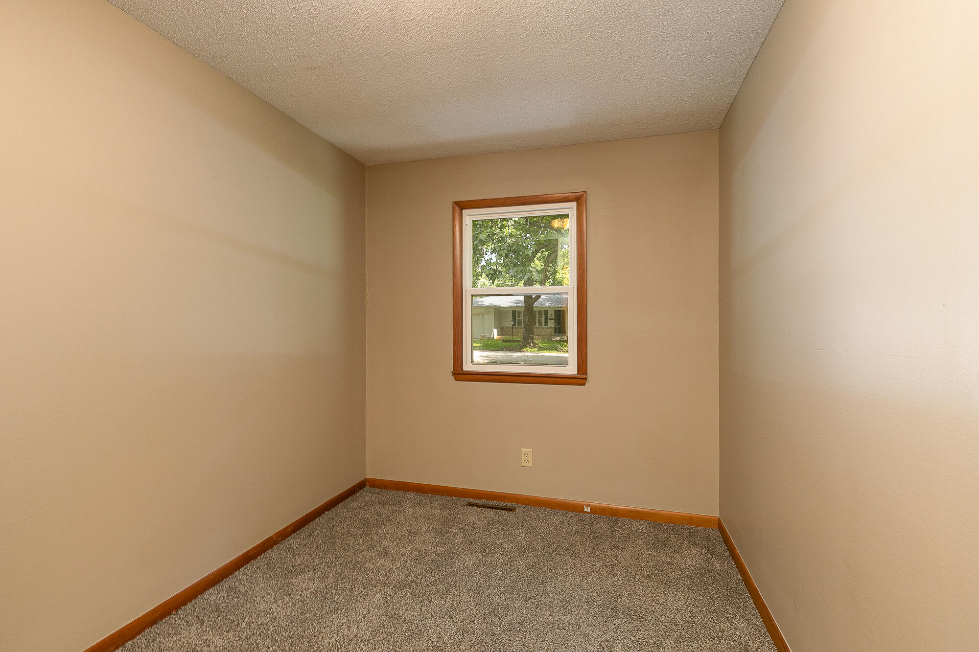 910 East Auburn Street Property Photo 19