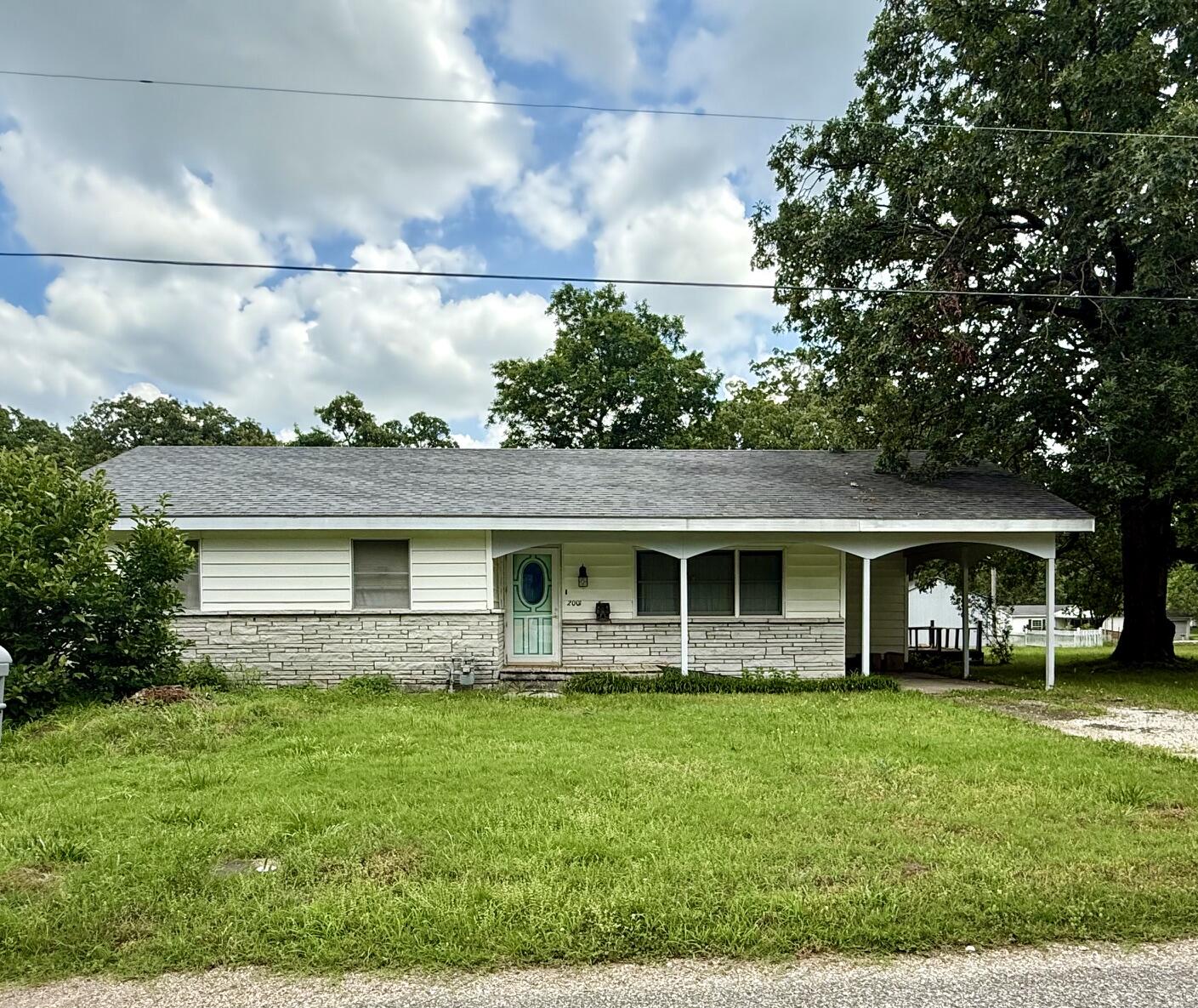 2001 Dewey Street Property Photo 1
