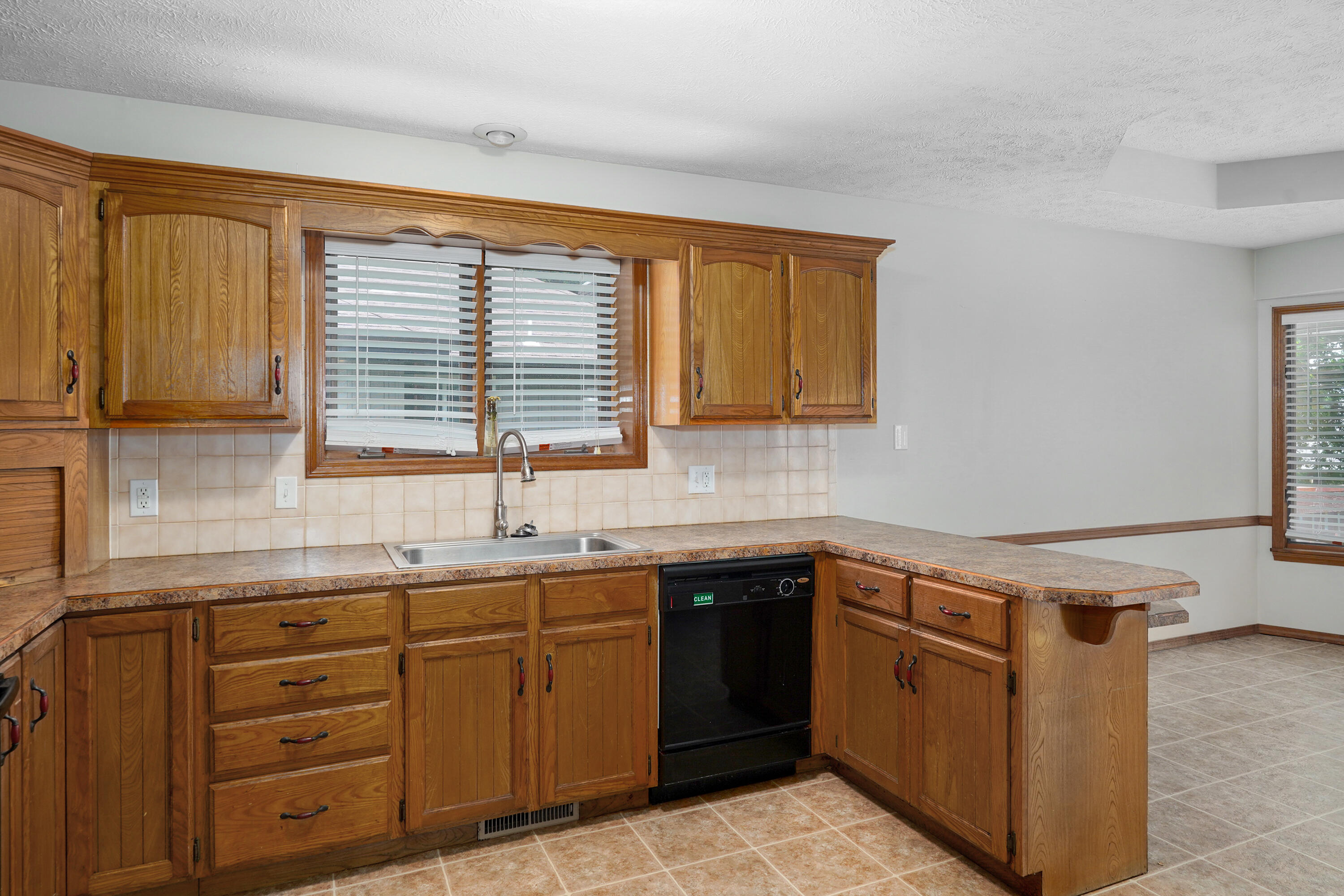 3484 South Meadowlark Avenue Property Photo 8