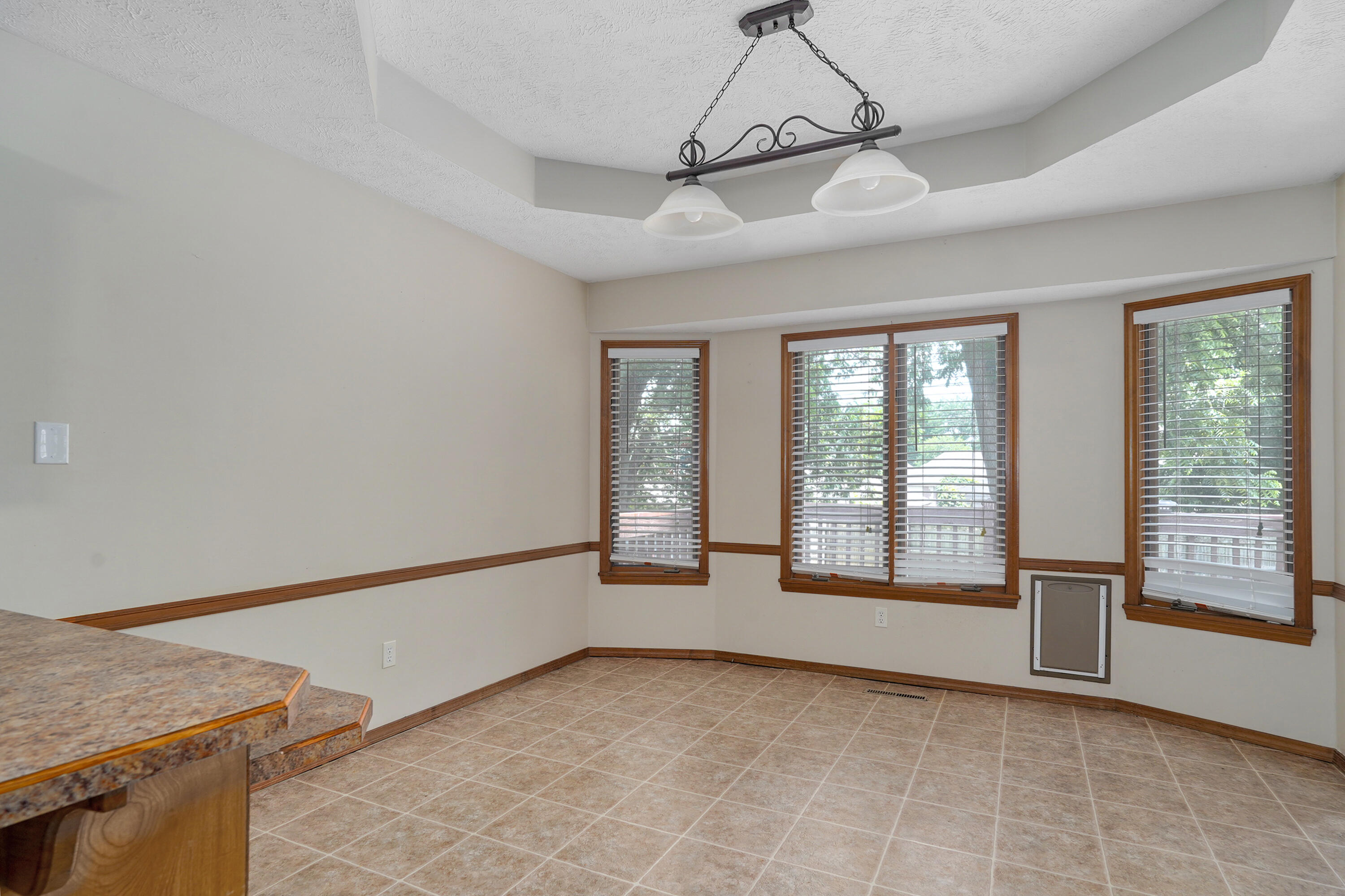 3484 South Meadowlark Avenue Property Photo 9