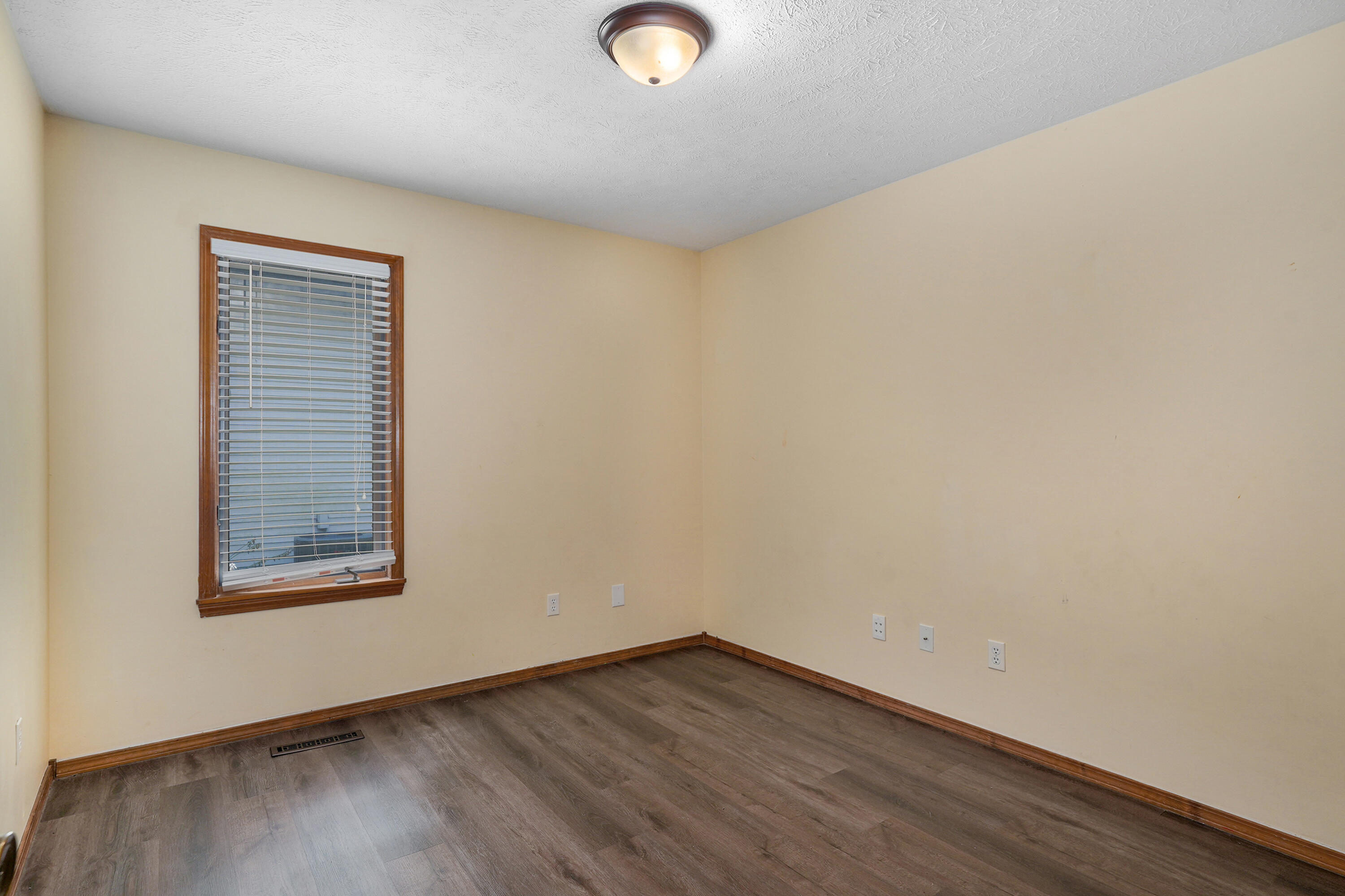 3484 South Meadowlark Avenue Property Photo 19