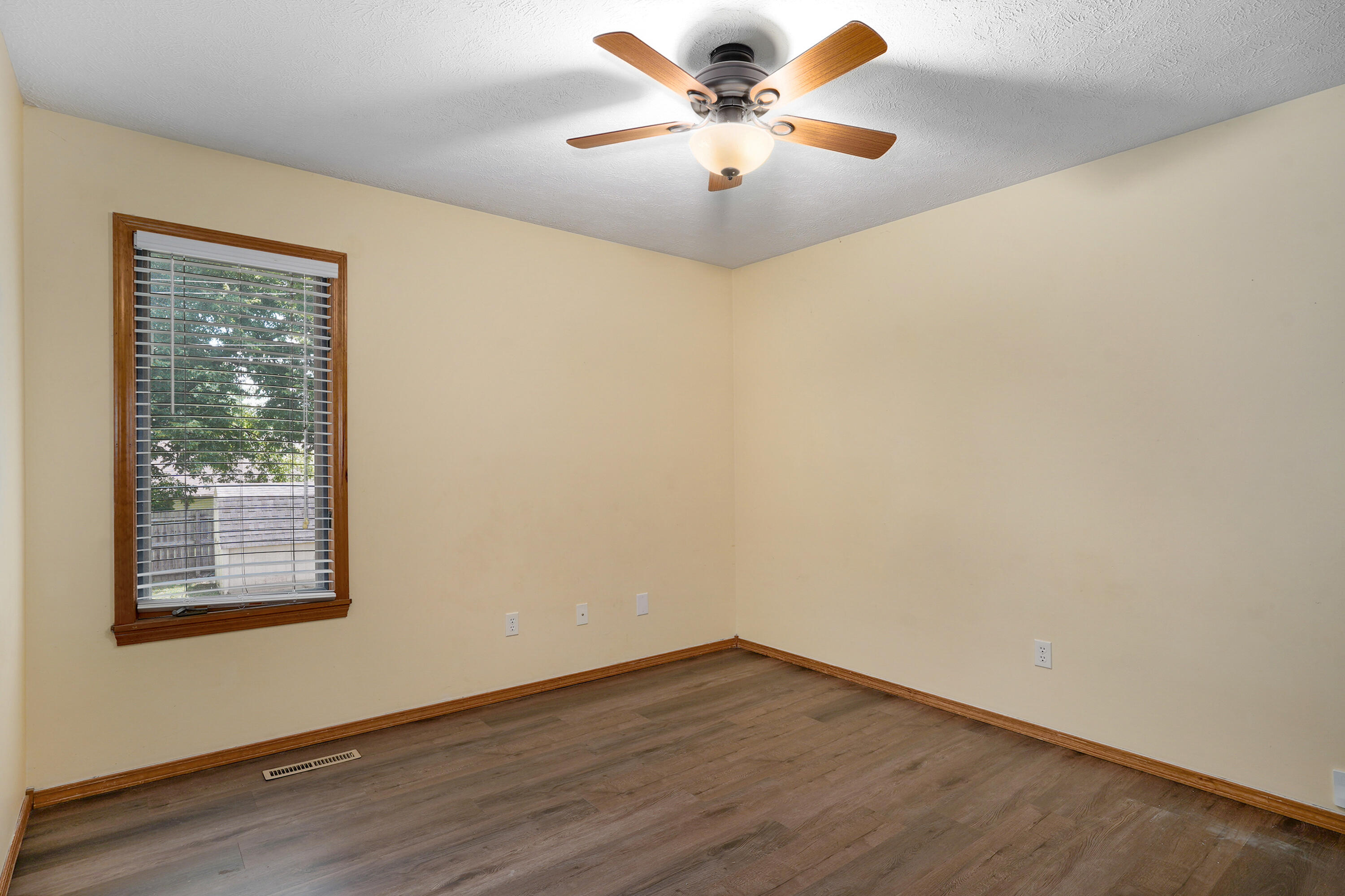 3484 South Meadowlark Avenue Property Photo 20