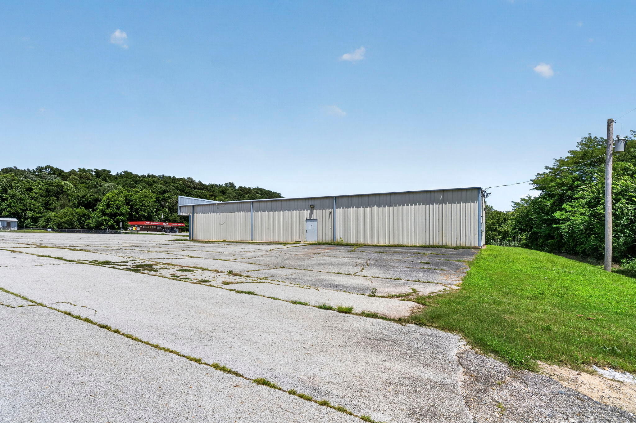 520 North Cliffside Drive Property Photo 3