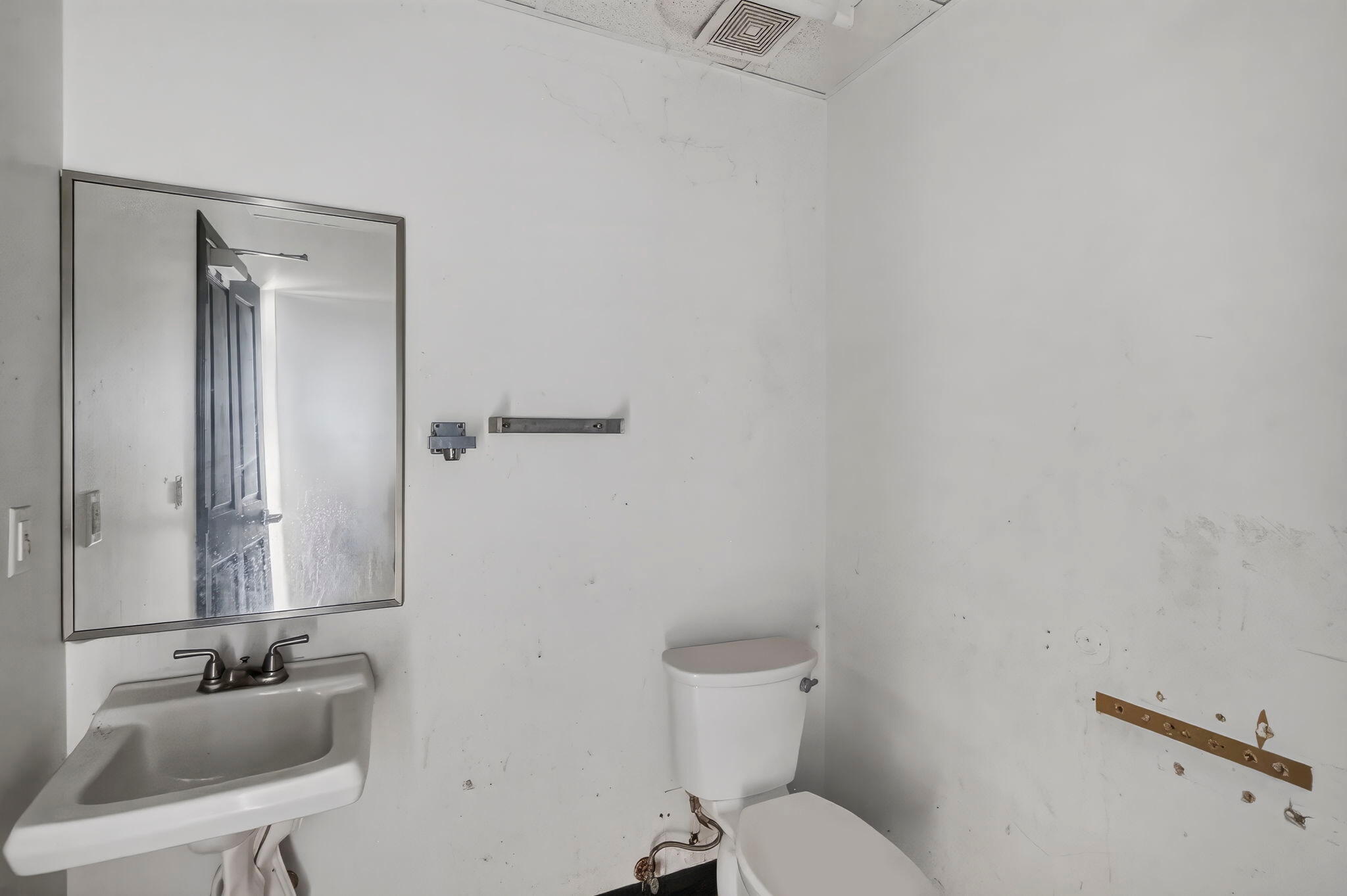 520 North Cliffside Drive Property Photo 9