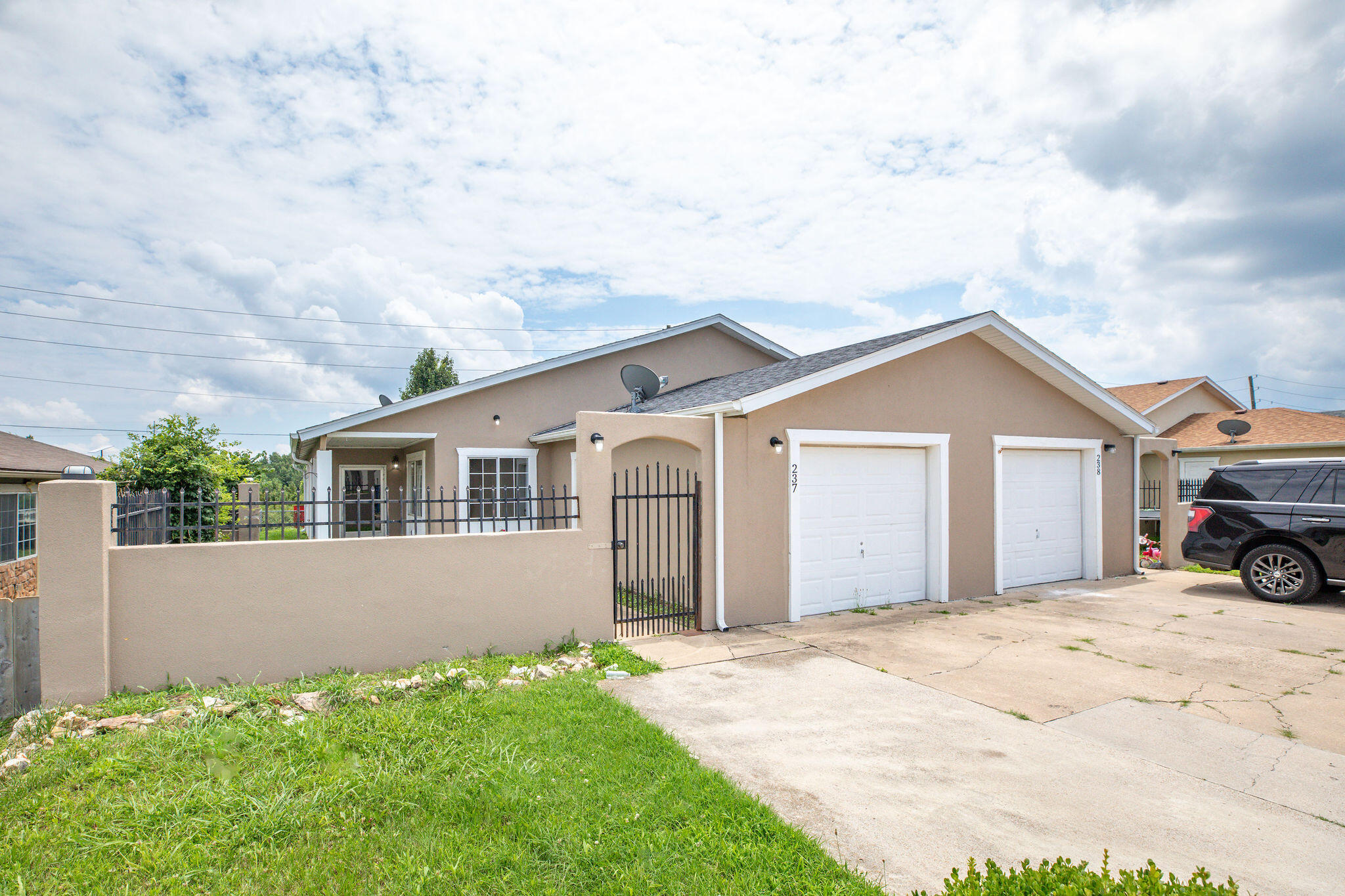 238 & 237 Fritts Way Property Photo 1