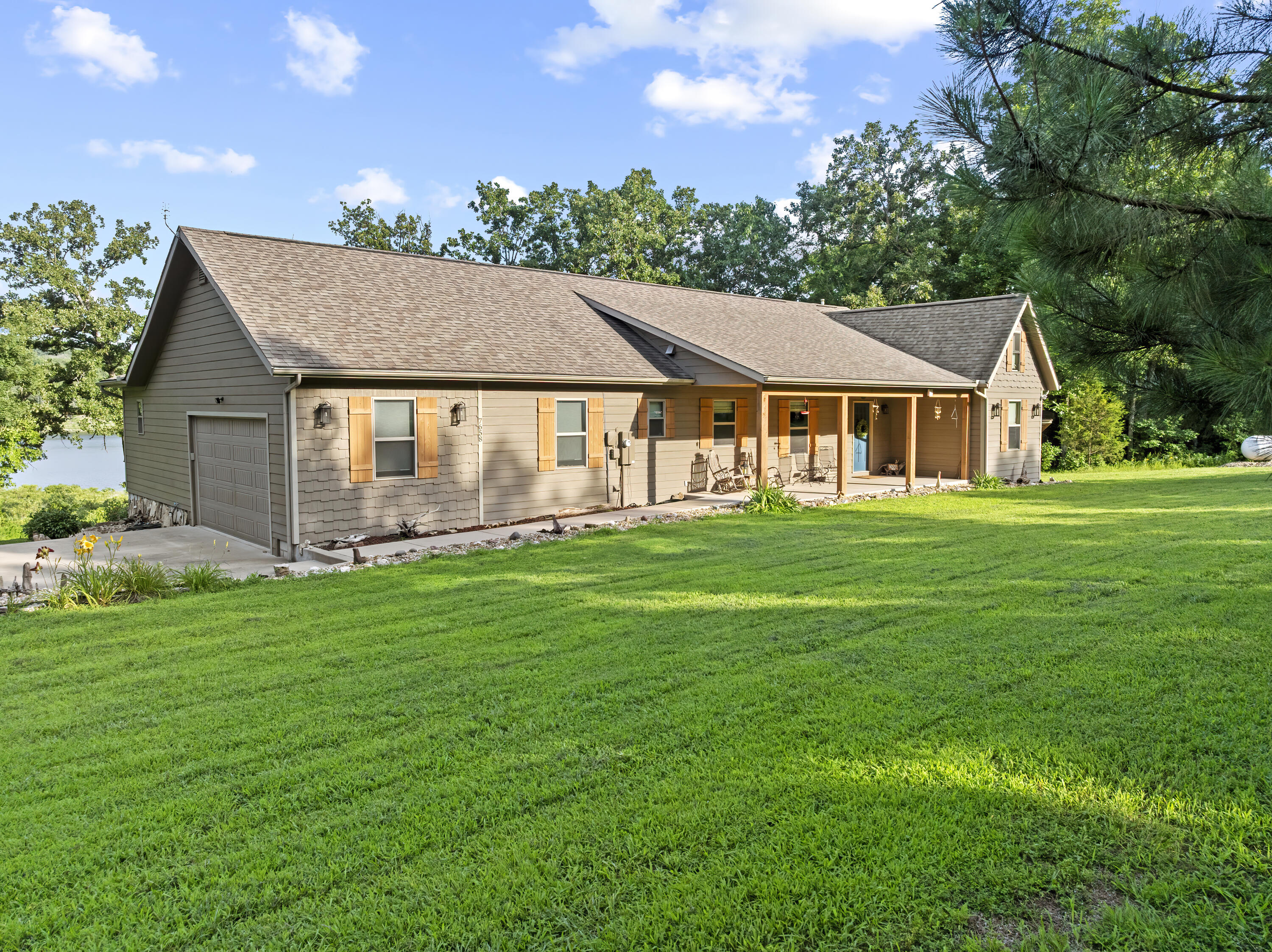 7658 Trout Pond Road Property Photo 1