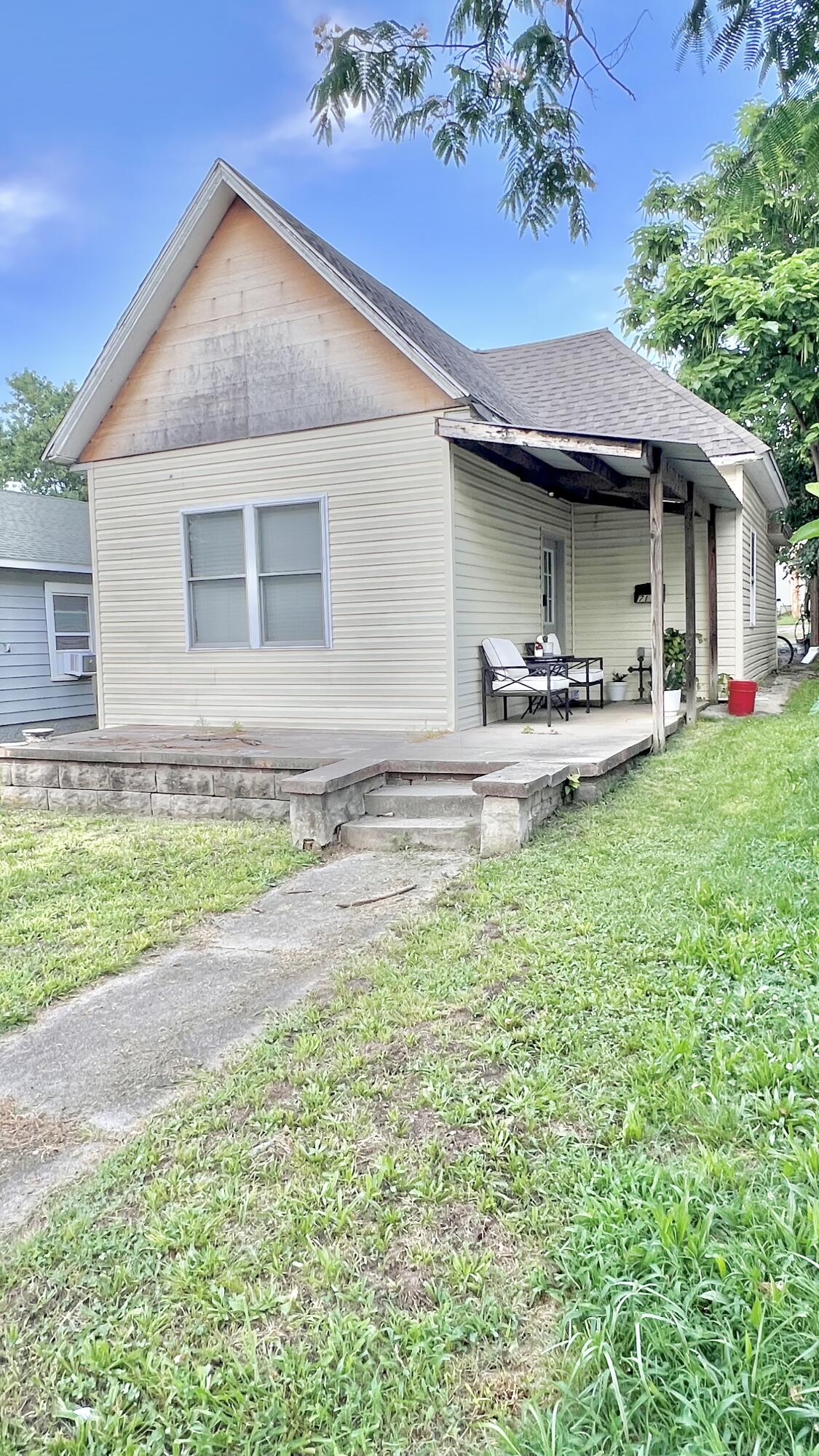711 4th Street Property Photo 1