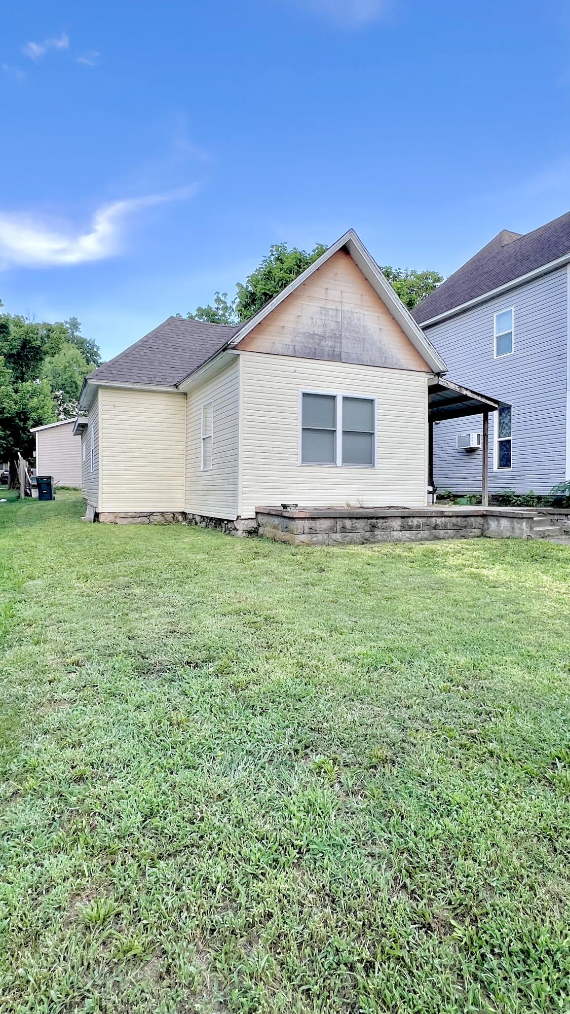 711 4th Street Property Photo 2