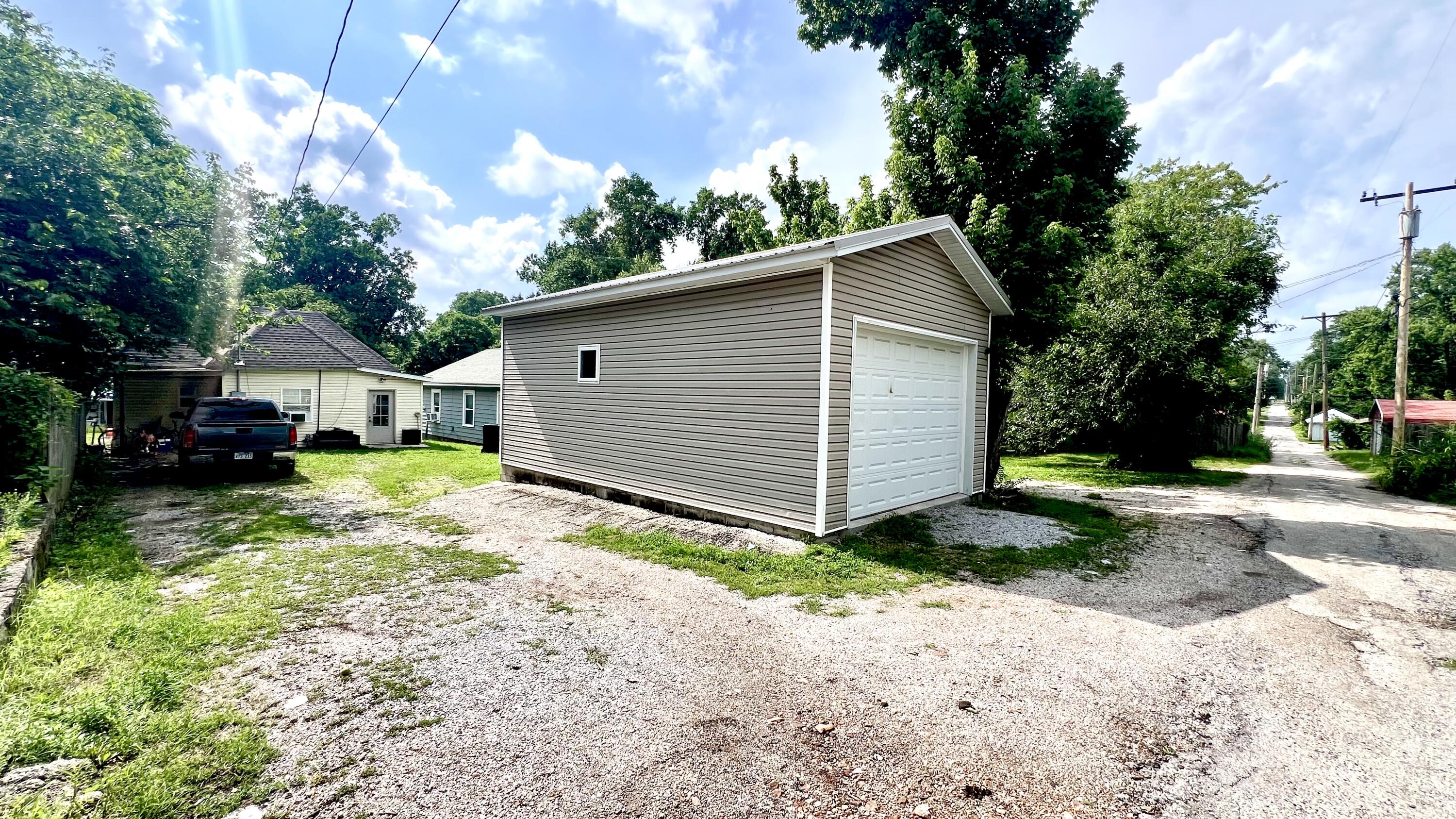 711 4th Street Property Photo 4