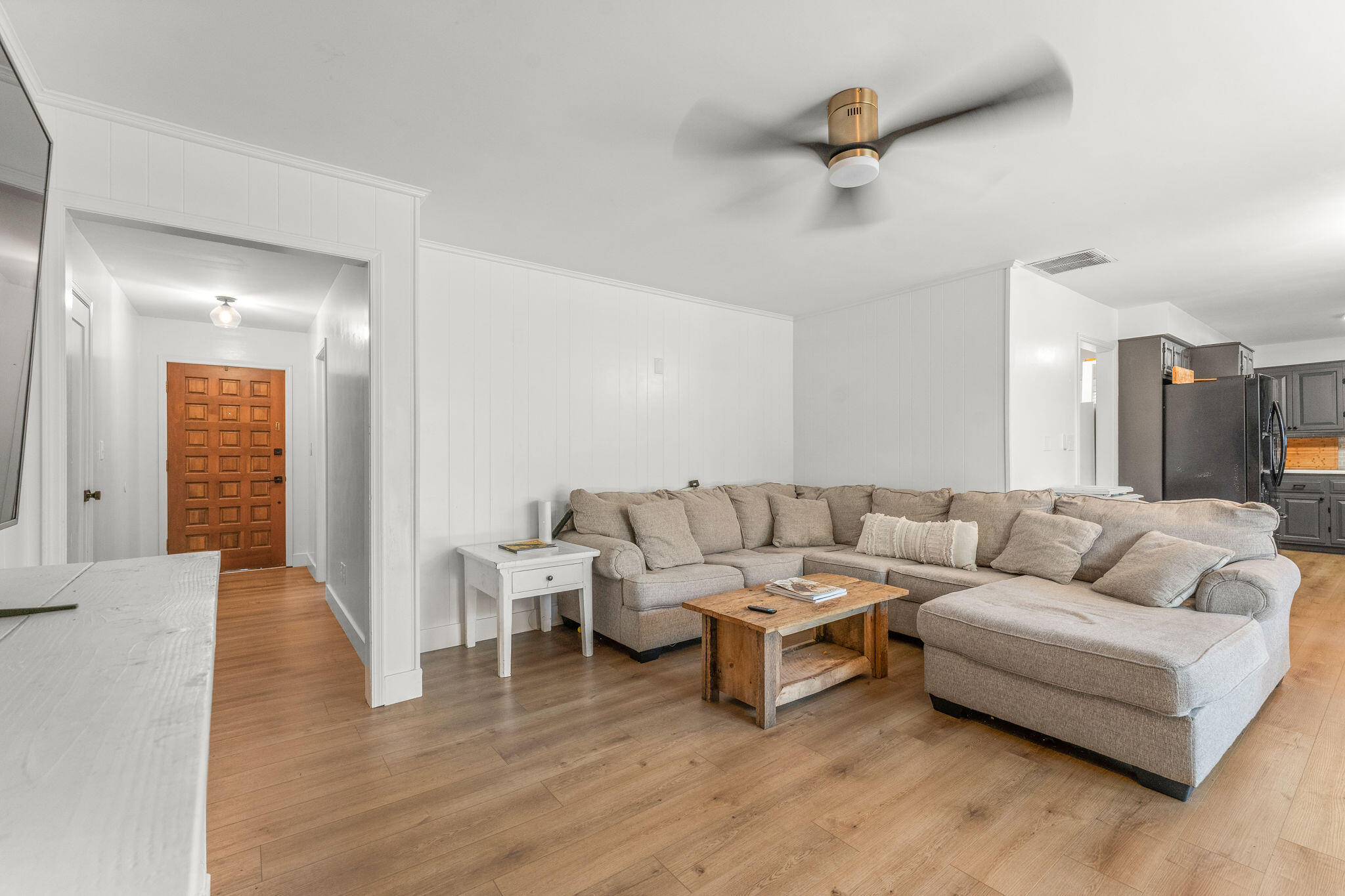 1209 West Berkeley Street Property Photo 8