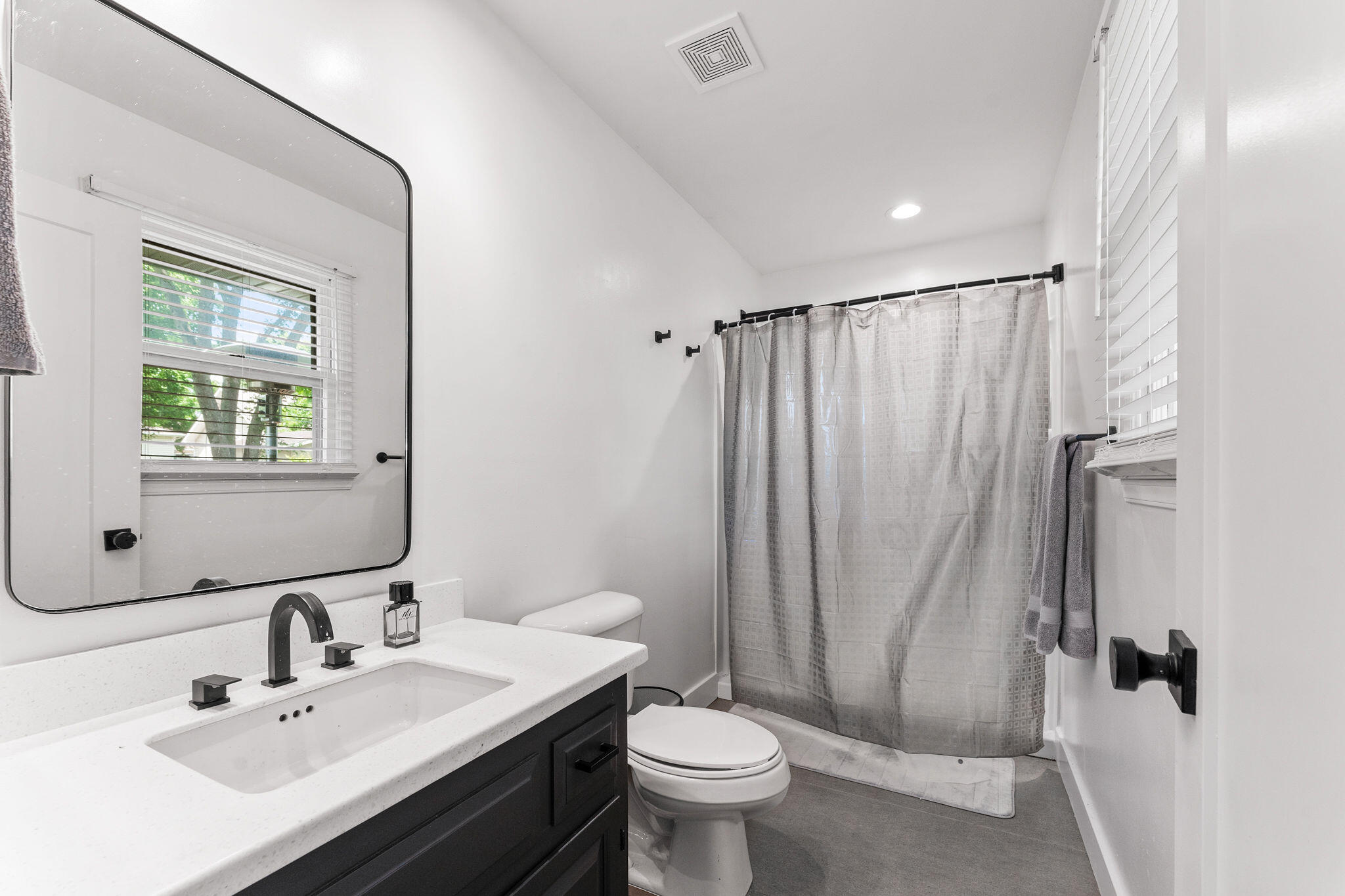 1209 West Berkeley Street Property Photo 16