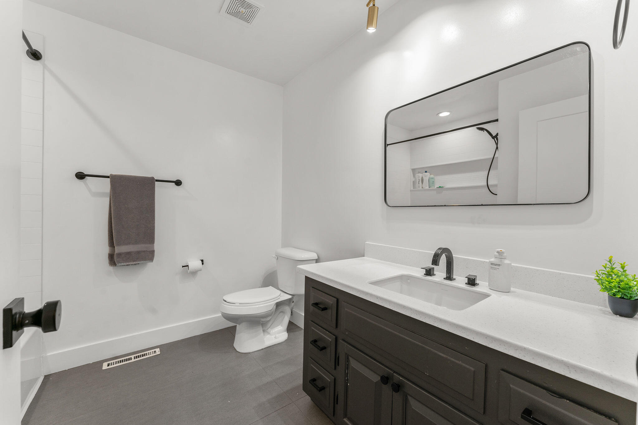 1209 West Berkeley Street Property Photo 19