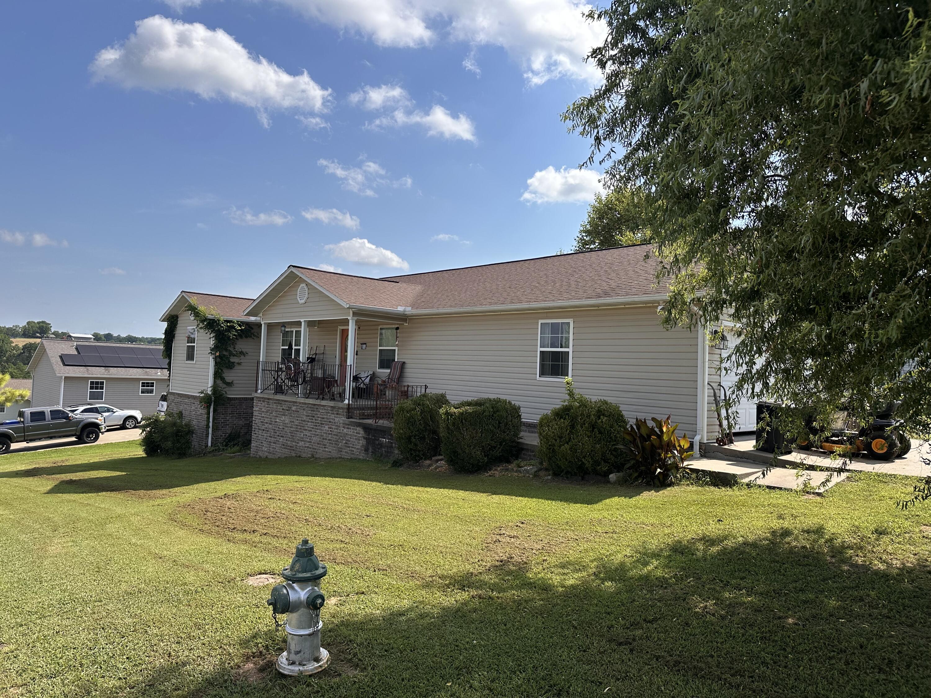 604 Paradise Heights Drive Property Photo 2