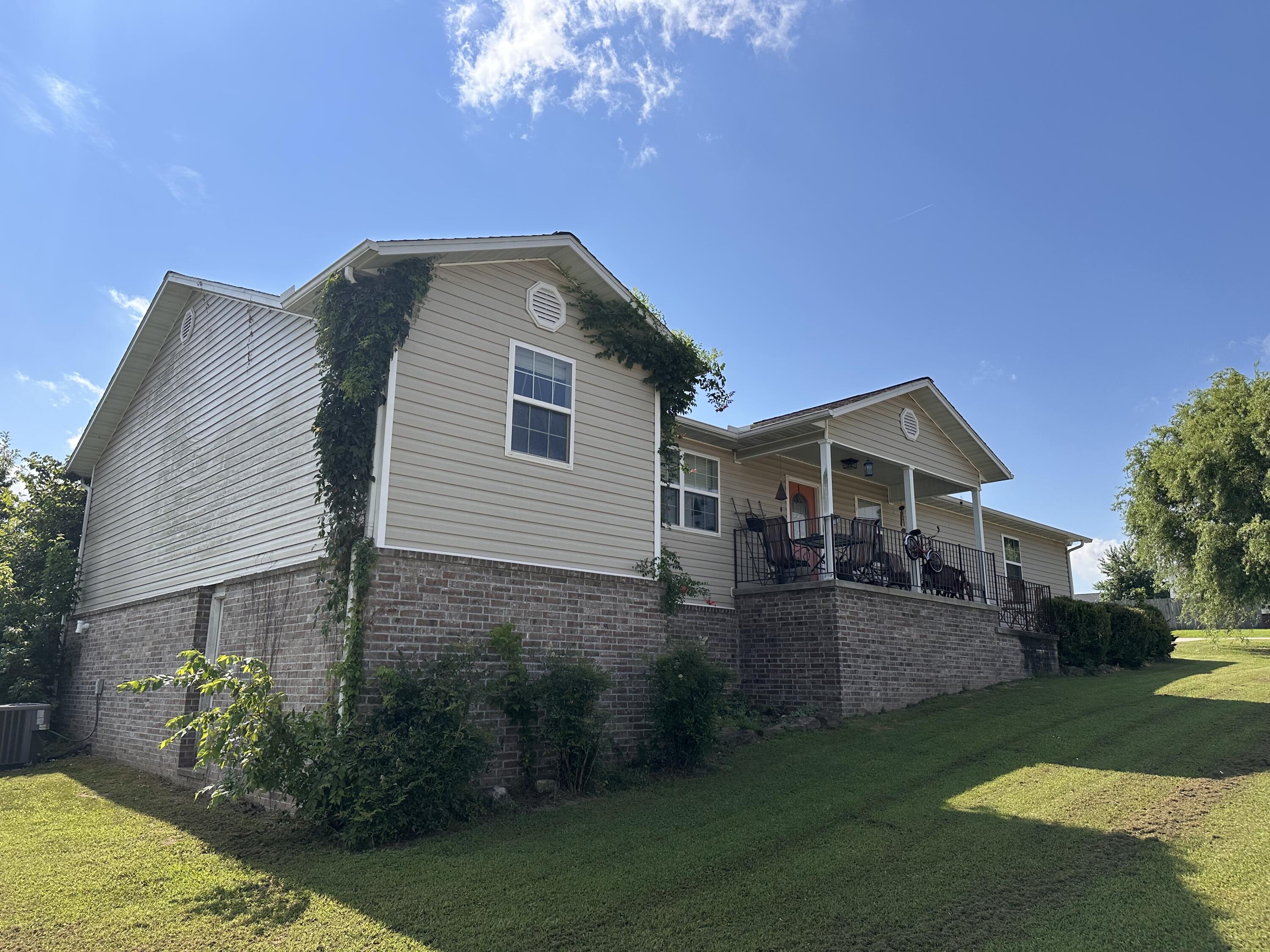 604 Paradise Heights Drive Property Photo 5