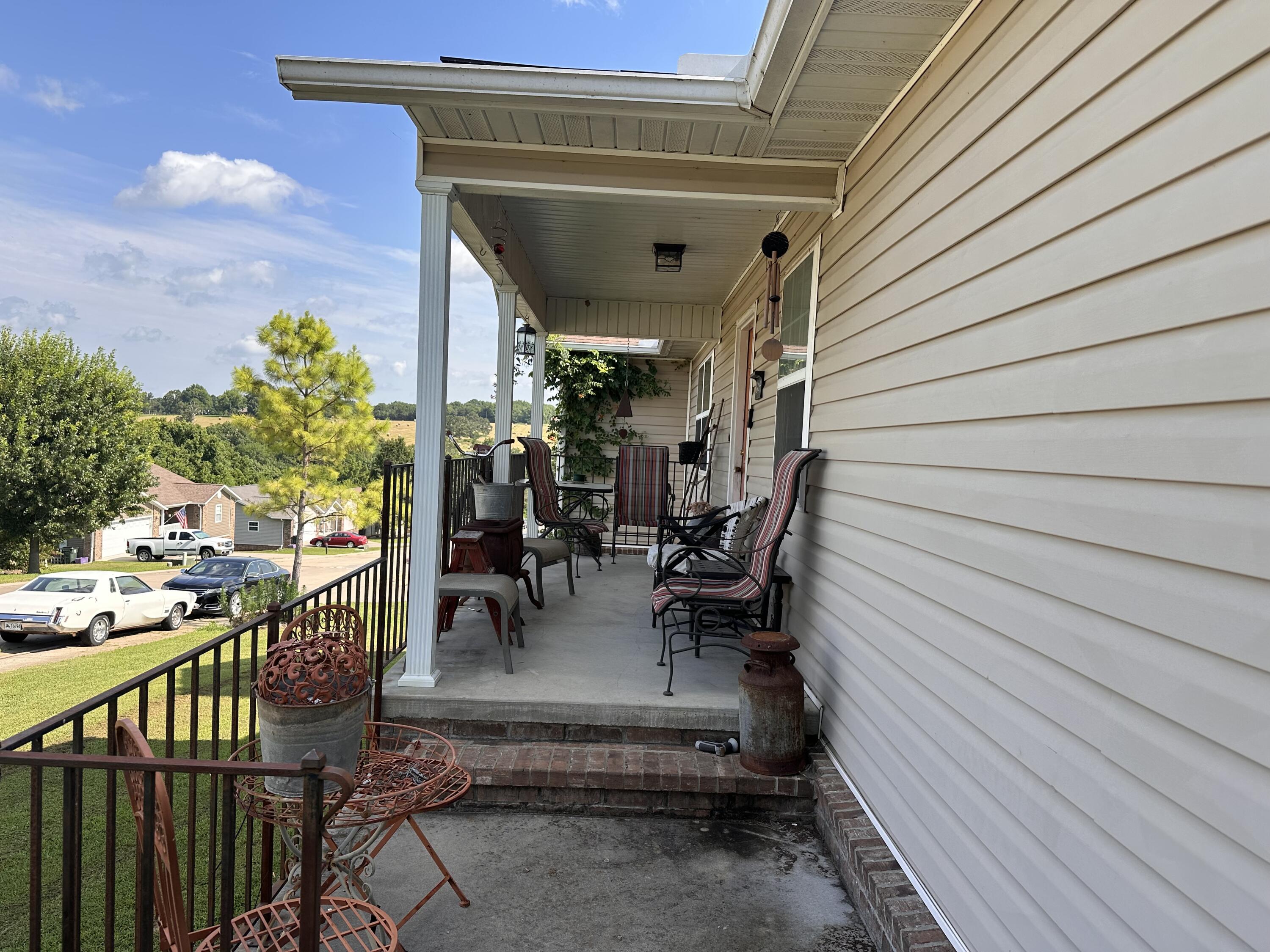 604 Paradise Heights Drive Property Photo 6