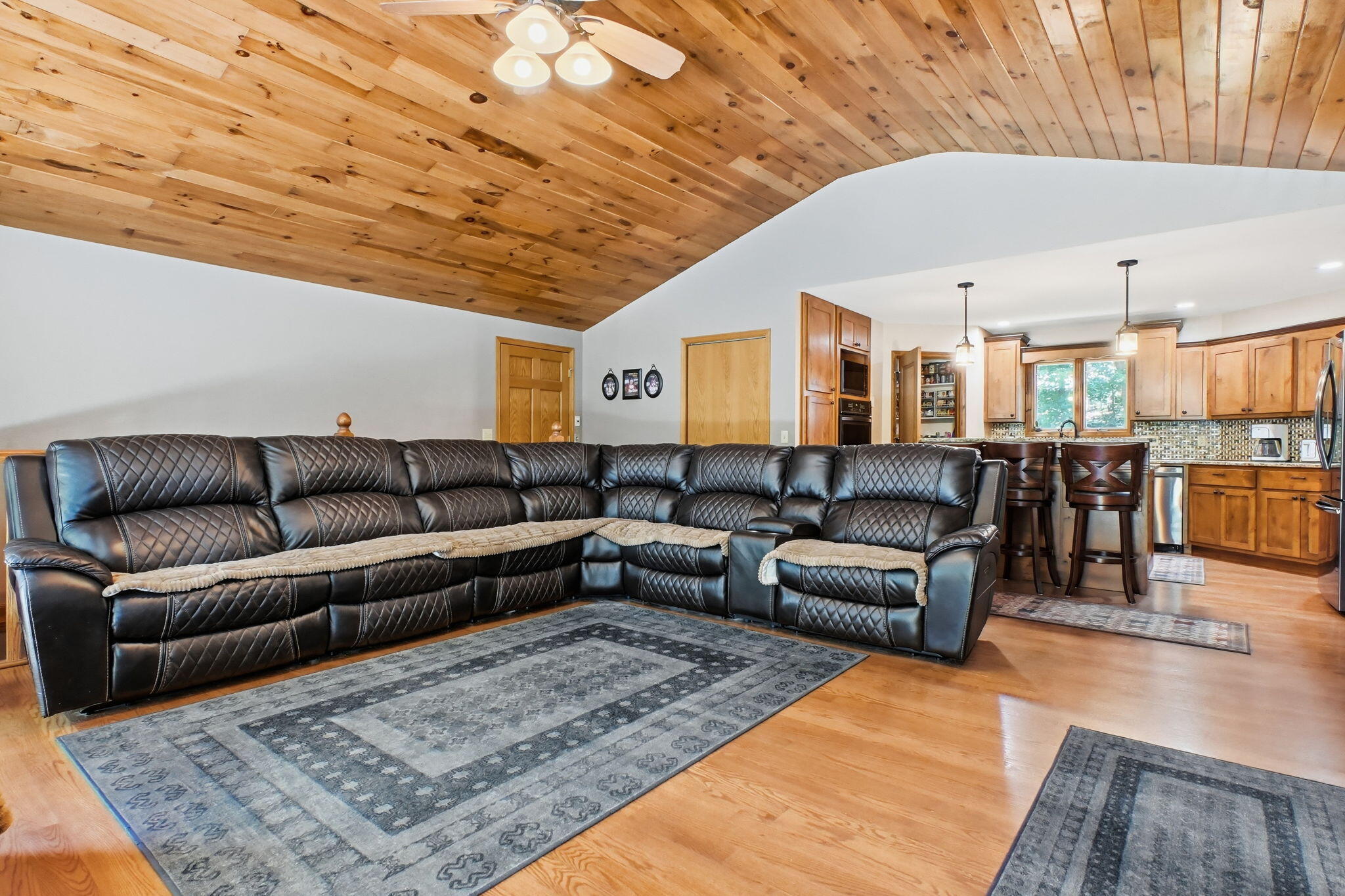 4327 South 165th Road Property Photo 4