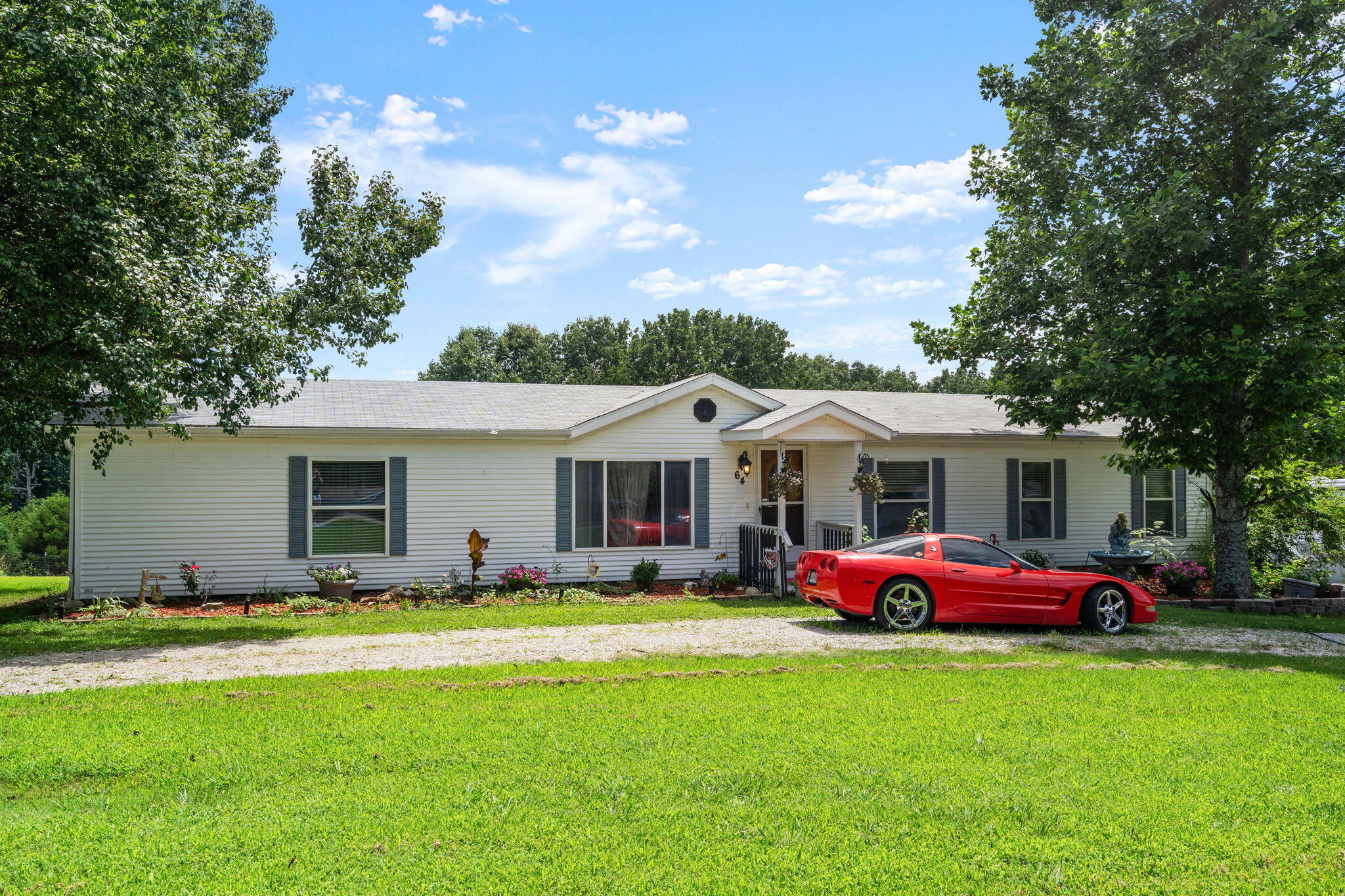 64 Grand Imperial Drive Property Photo 3