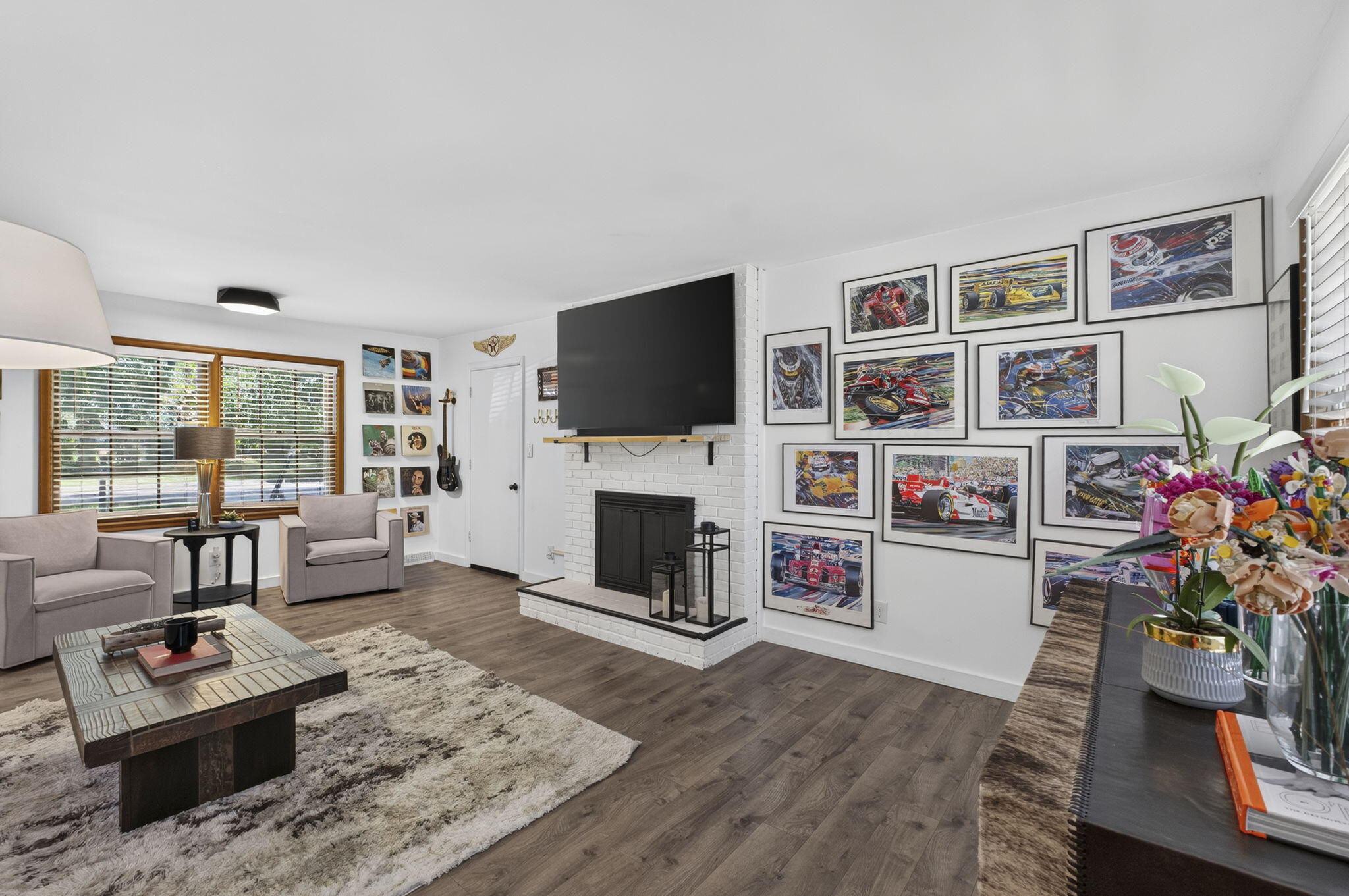 2406 East Broadmoor Street Property Photo 6
