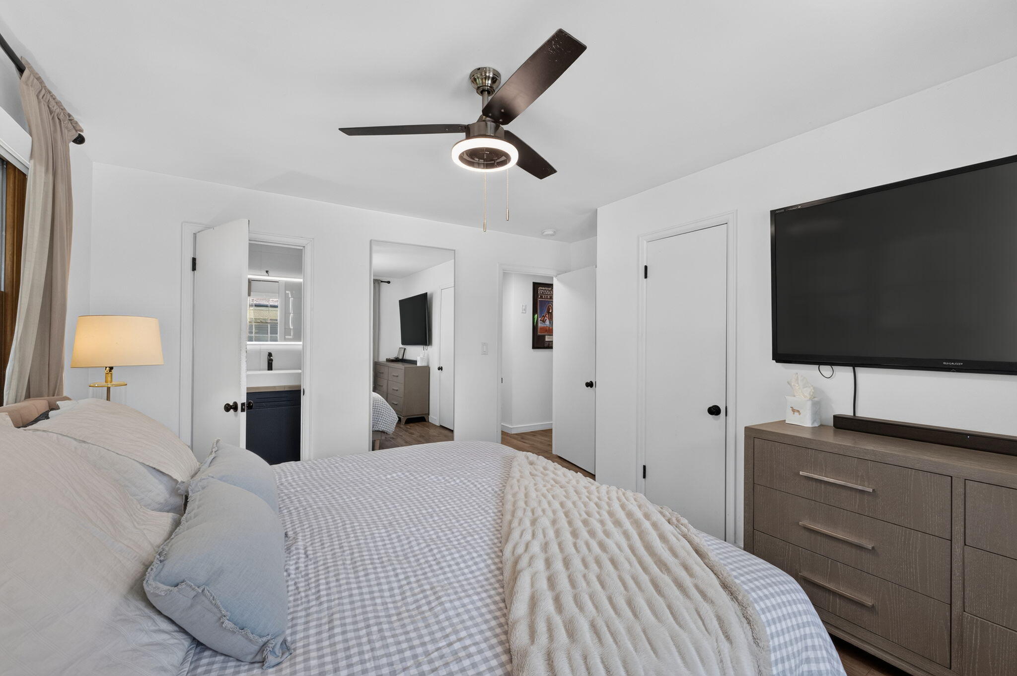 2406 East Broadmoor Street Property Photo 16