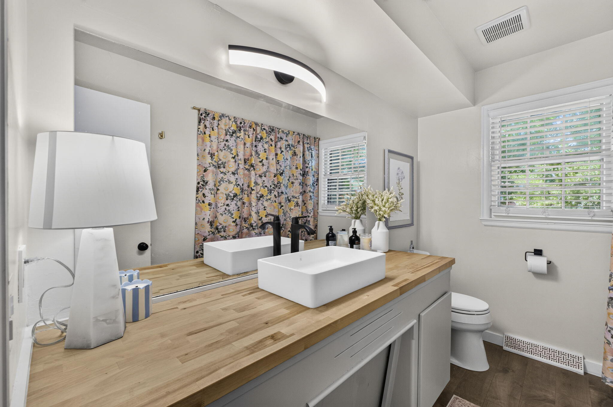 2406 East Broadmoor Street Property Photo 19