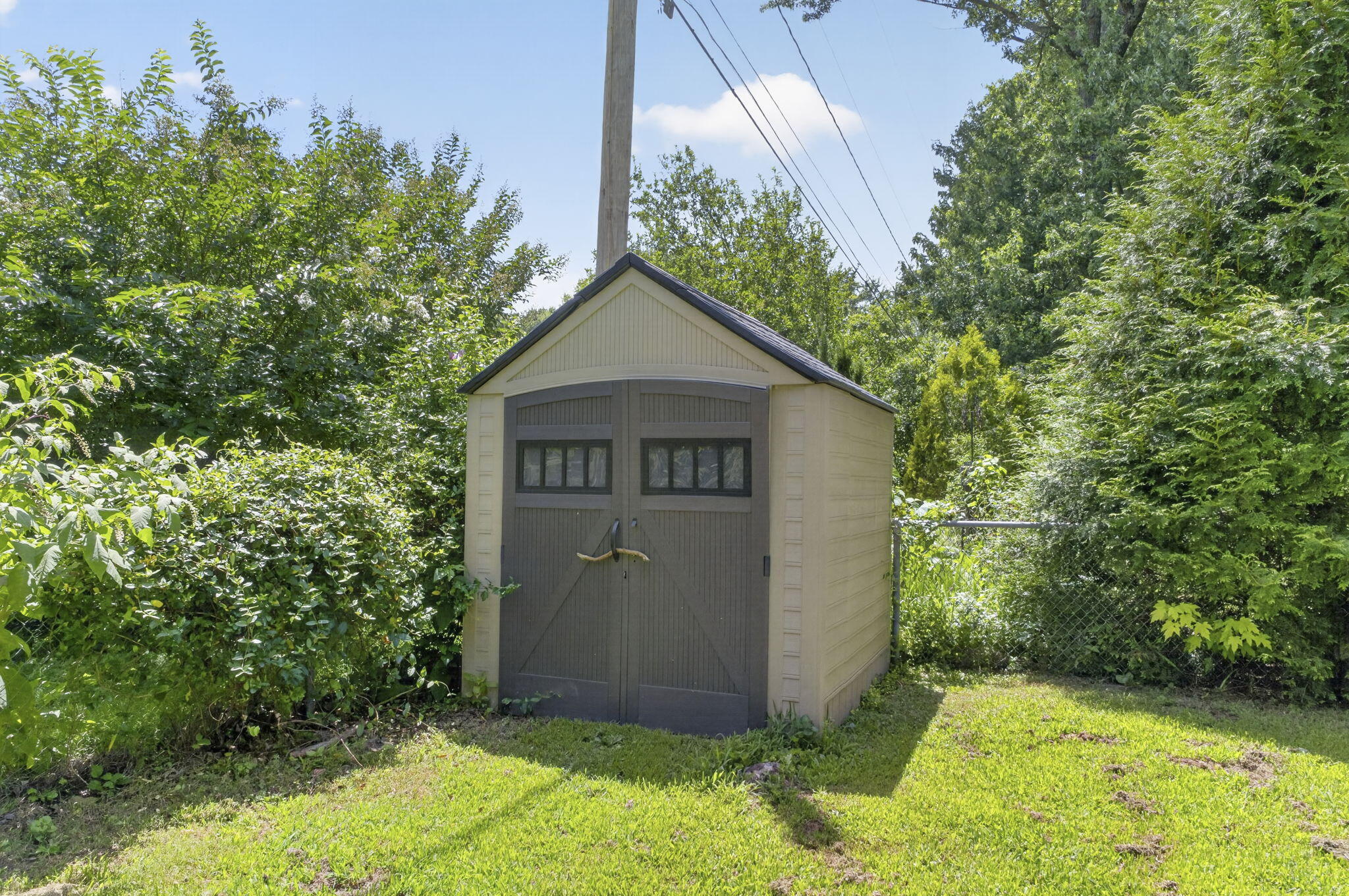 2406 East Broadmoor Street Property Photo 25