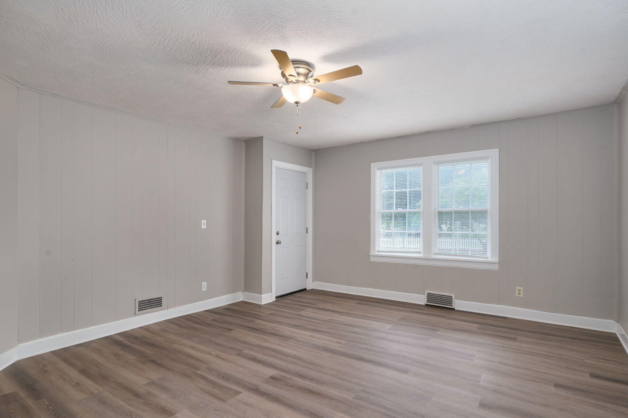 1504 North Summit Avenue Property Photo 6