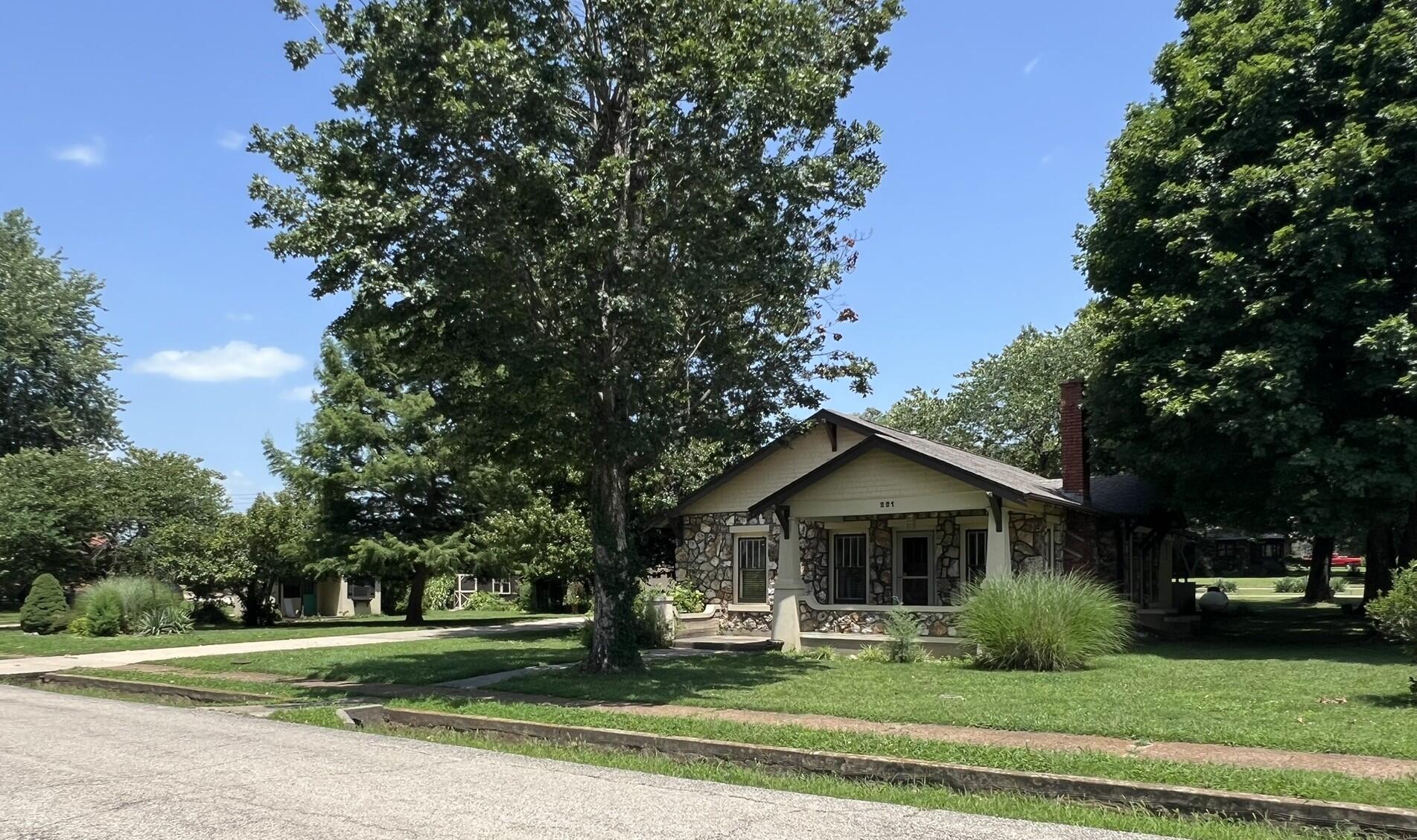 221 Monroe Street Property Photo 6