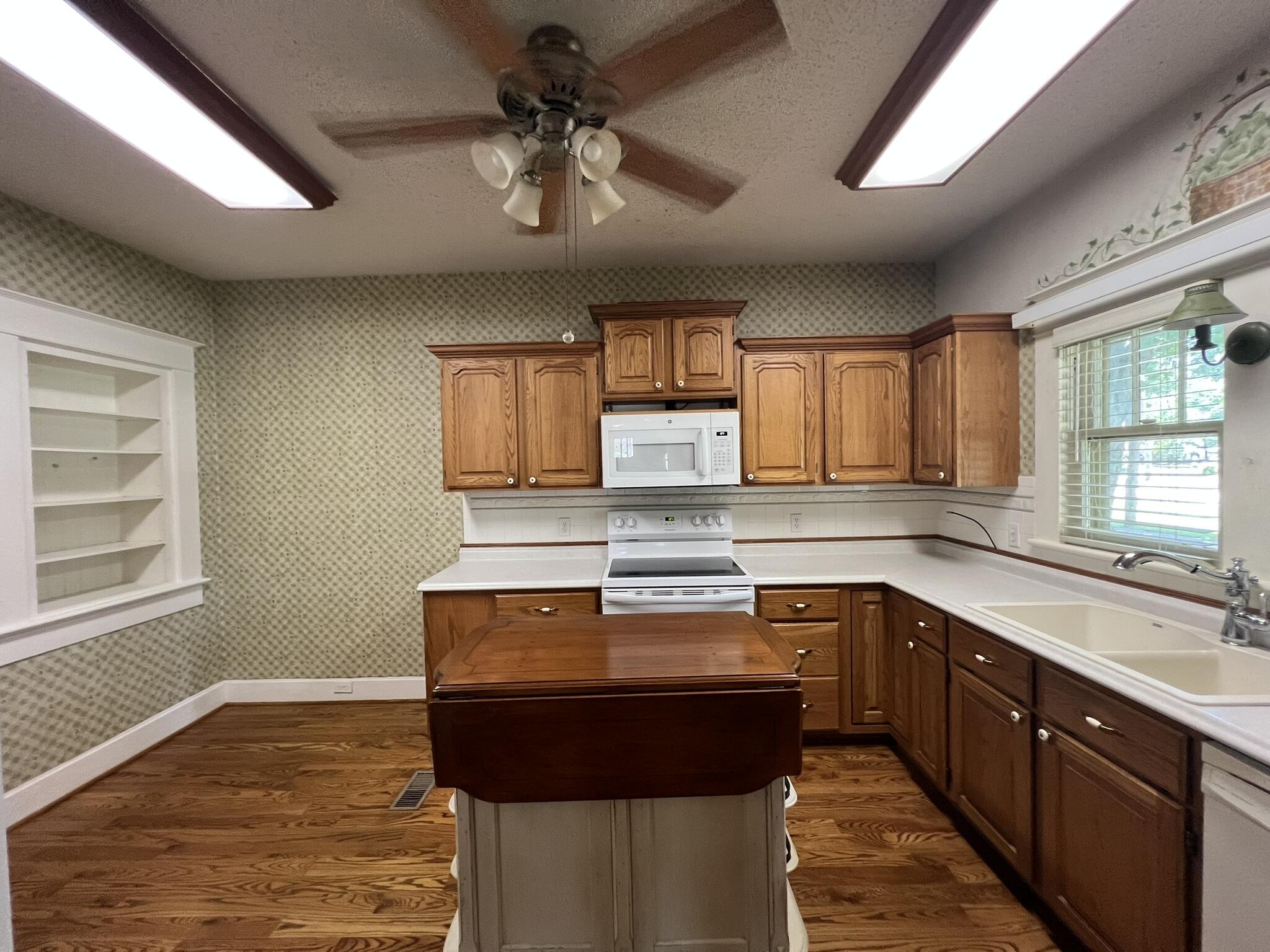 221 Monroe Street Property Photo 23