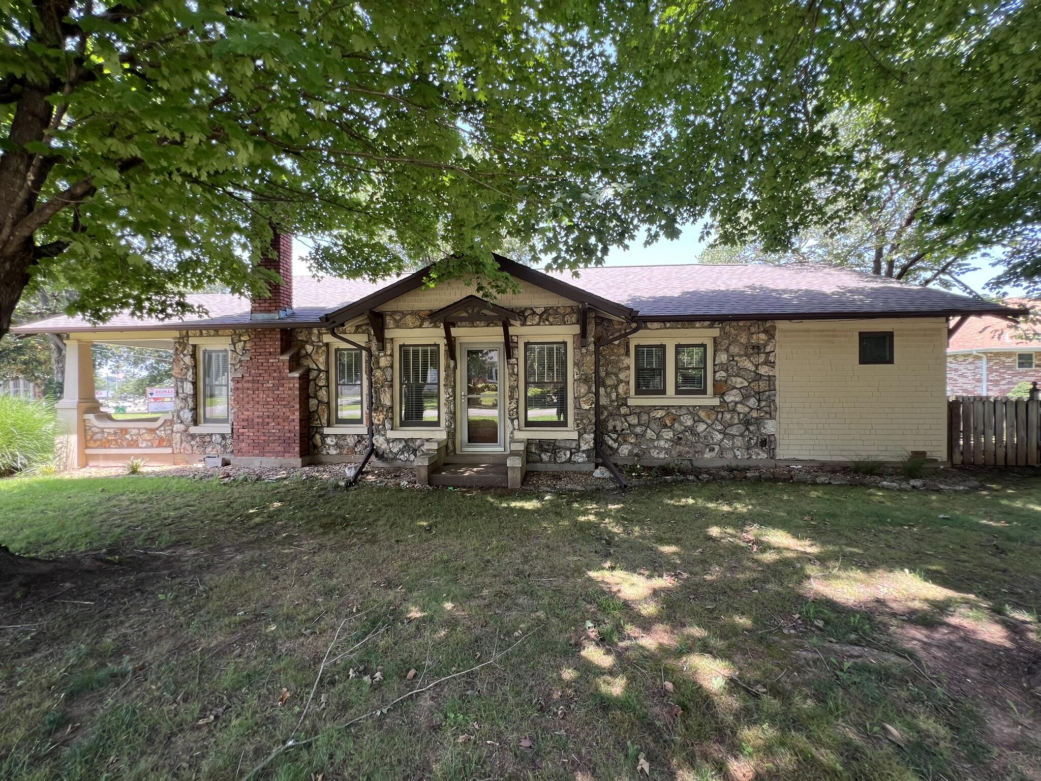221 Monroe Street Property Photo 27