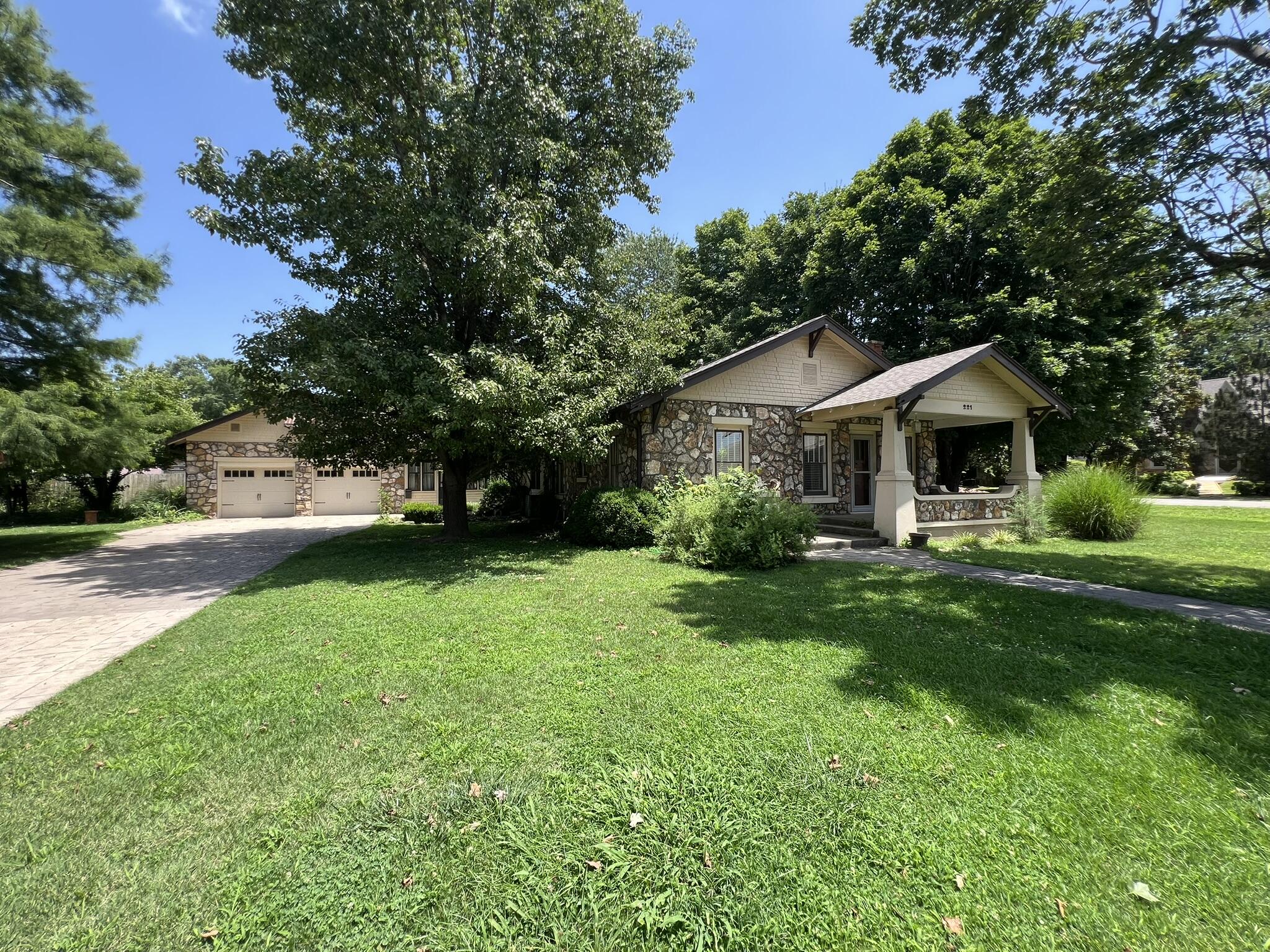 221 Monroe Street Property Photo 63