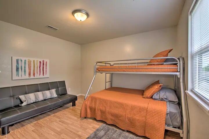 914-924 Renfrow Avenue Property Photo 28