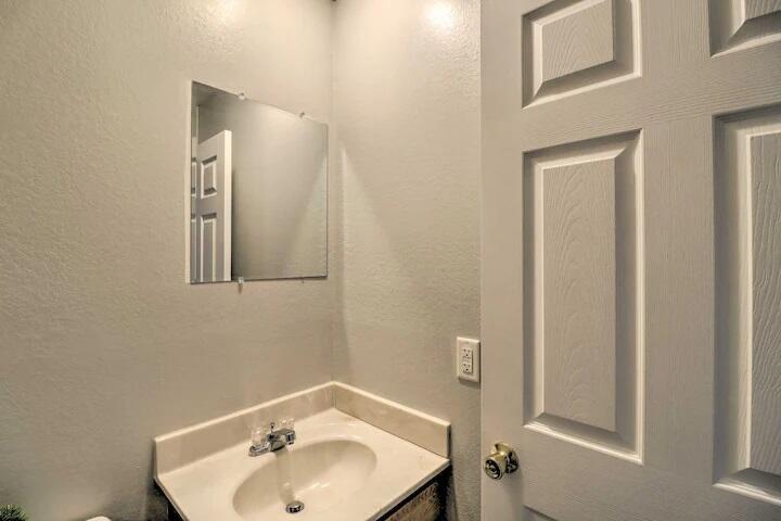 914-924 Renfrow Avenue Property Photo 80