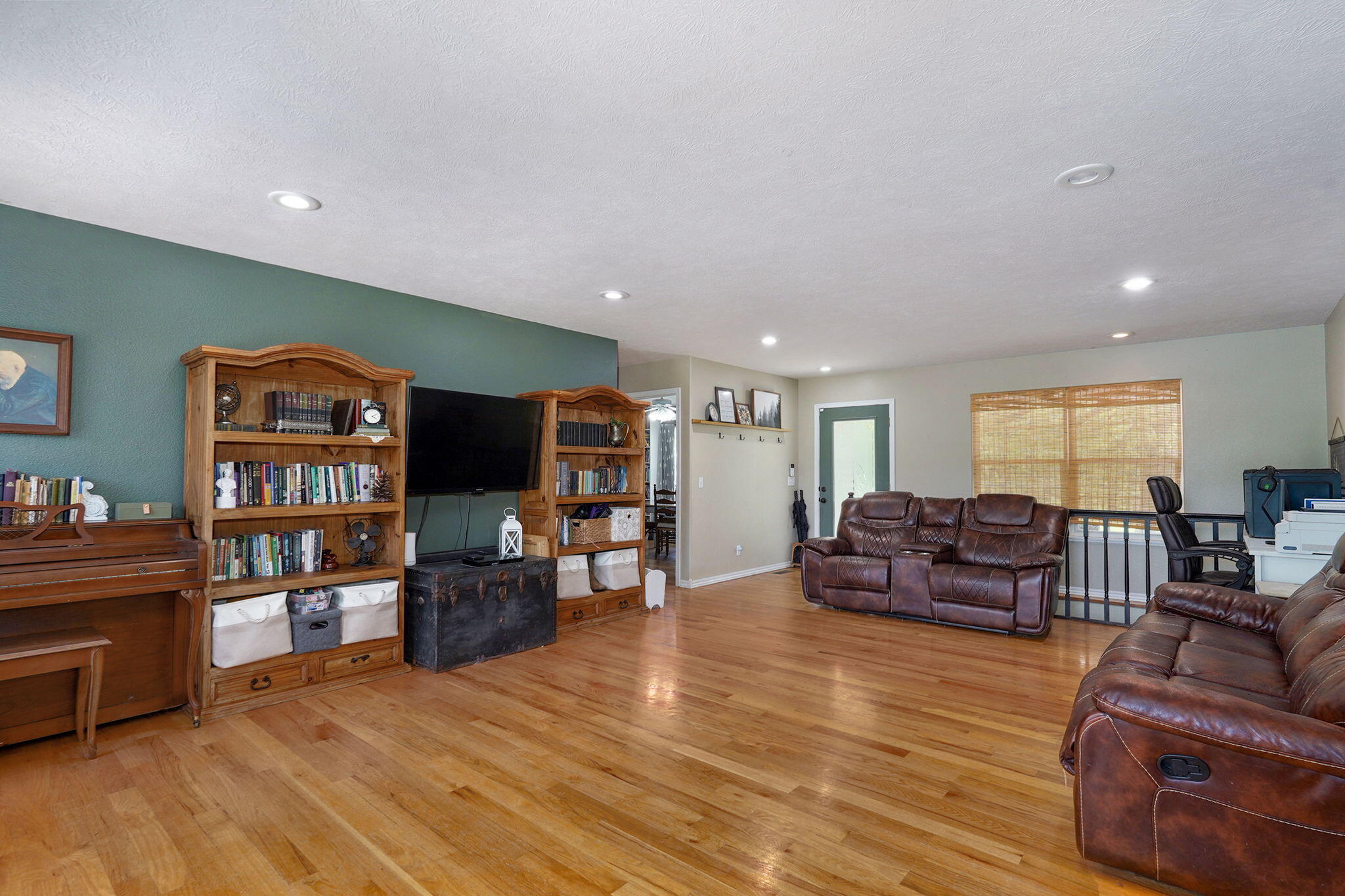 10614 Lawrence 2120 Property Photo 9