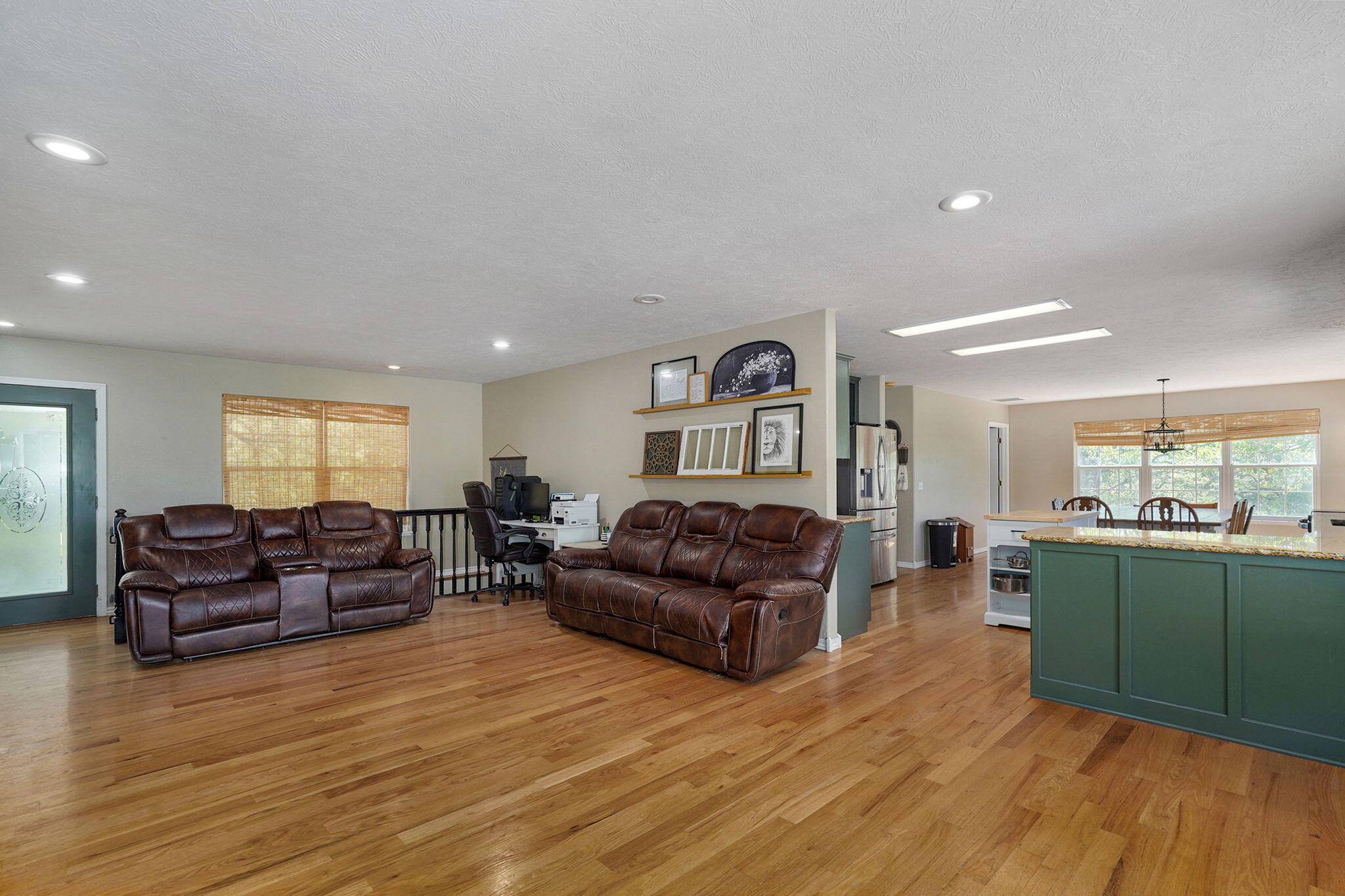 10614 Lawrence 2120 Property Photo 10