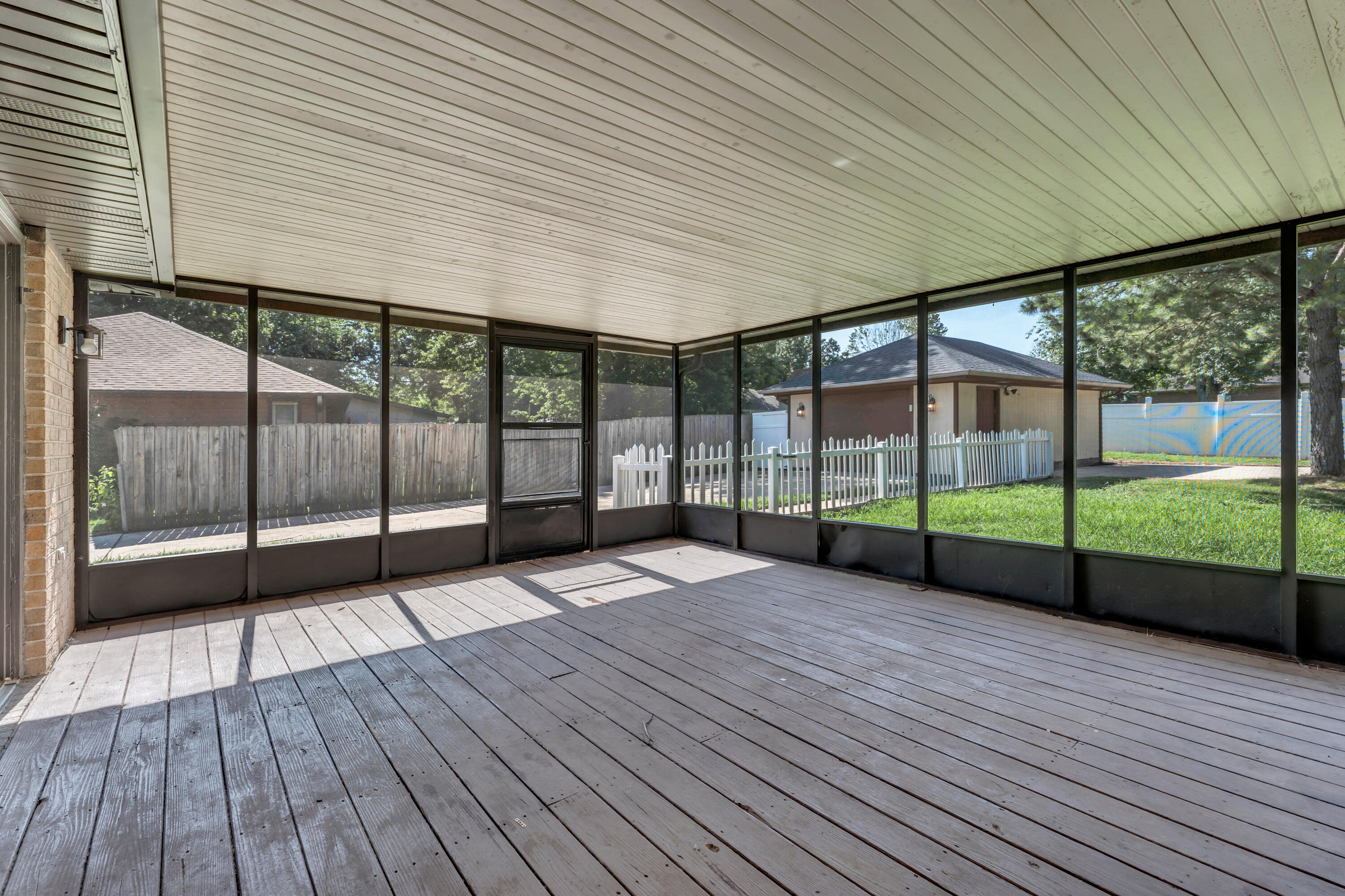 908 Domino Court Property Photo 33