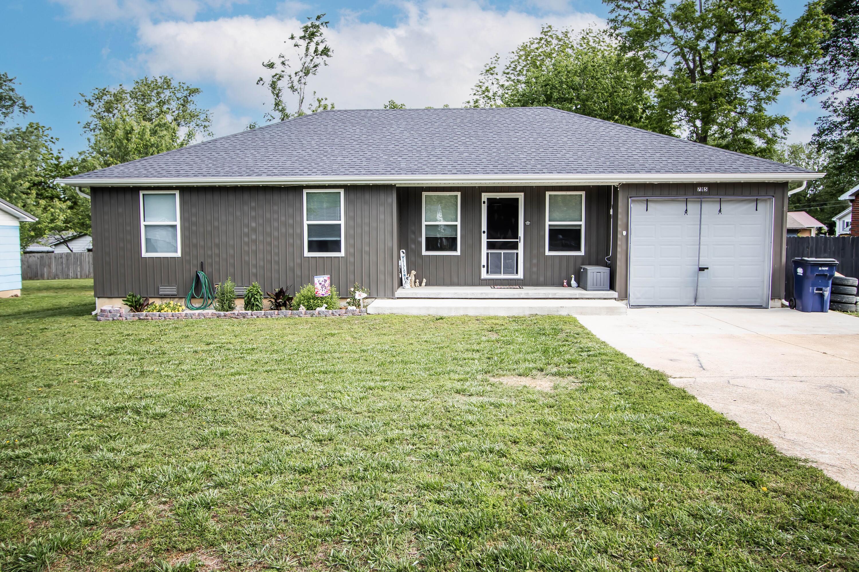 715 Hooker Drive Property Photo 1