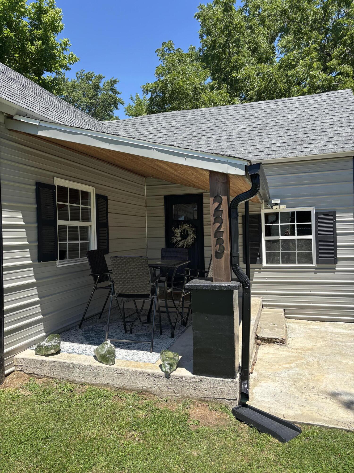 223 East Cleveland Avenue Property Photo 3