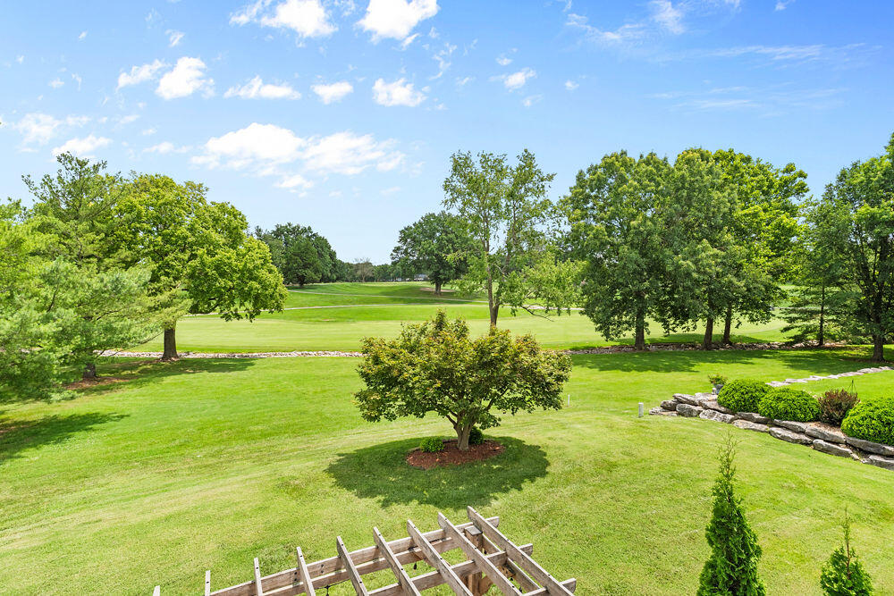 4211 Greenbriar Drive Property Photo 4