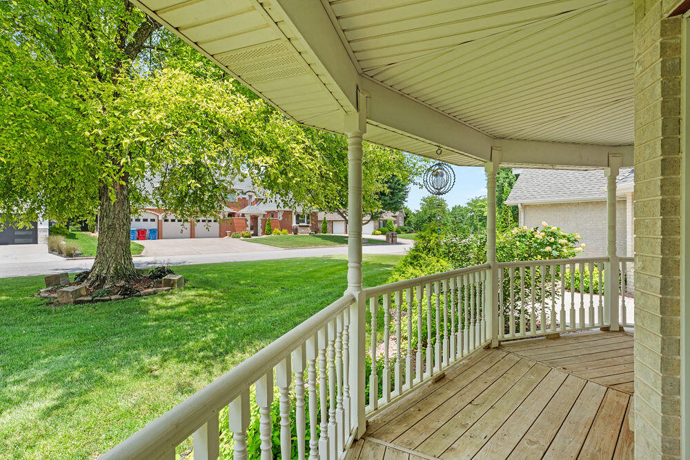 4211 Greenbriar Drive Property Photo 8