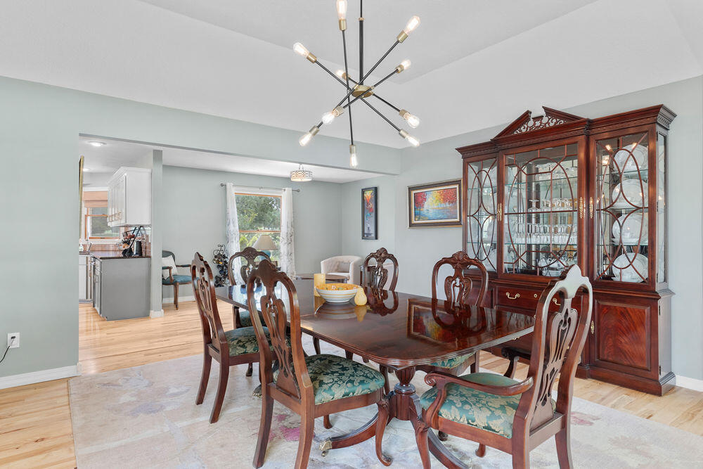4211 Greenbriar Drive Property Photo 13