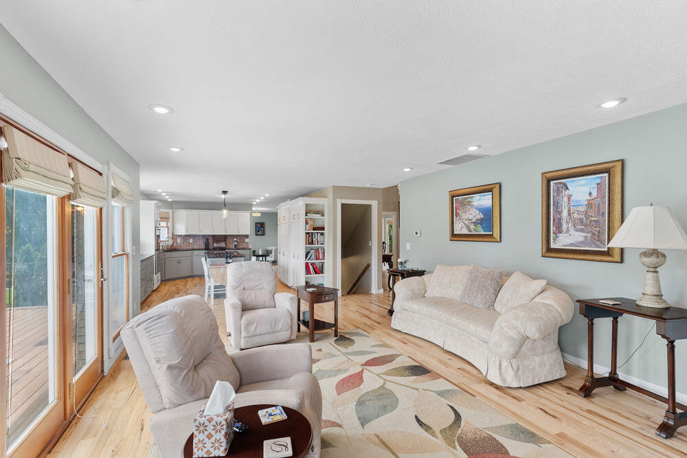 4211 Greenbriar Drive Property Photo 15