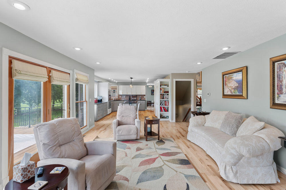 4211 Greenbriar Drive Property Photo 16