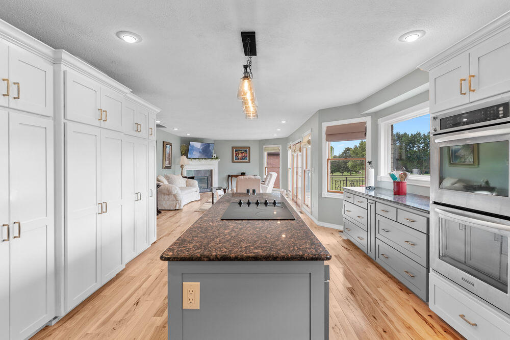 4211 Greenbriar Drive Property Photo 19