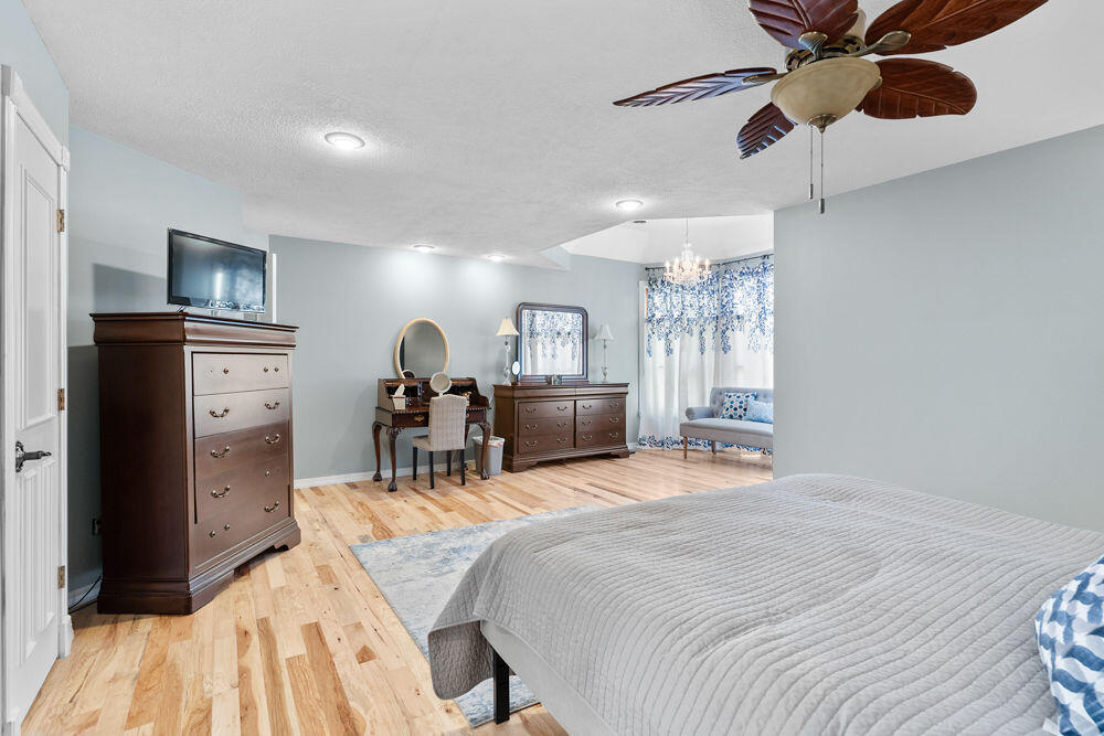 4211 Greenbriar Drive Property Photo 26