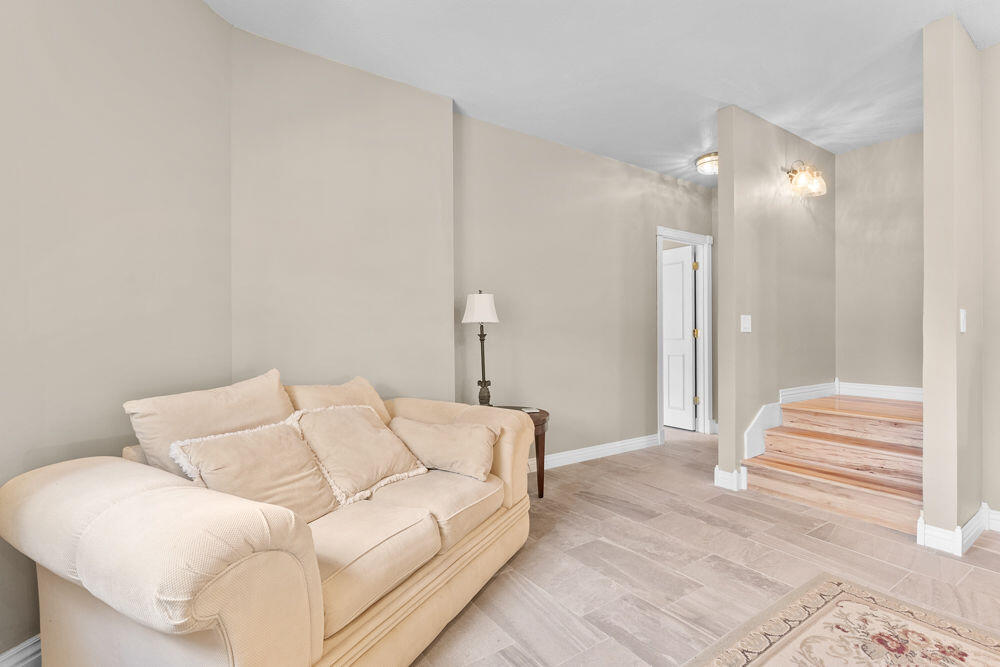 4211 Greenbriar Drive Property Photo 36