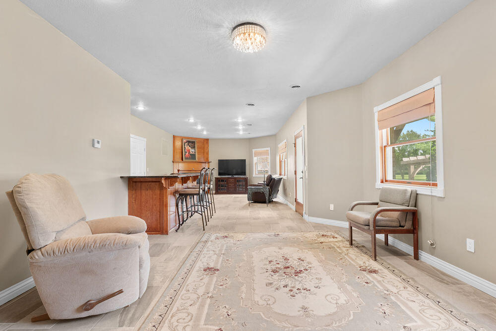 4211 Greenbriar Drive Property Photo 37