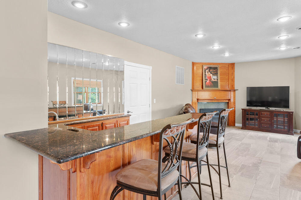 4211 Greenbriar Drive Property Photo 40