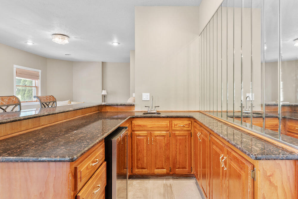 4211 Greenbriar Drive Property Photo 42