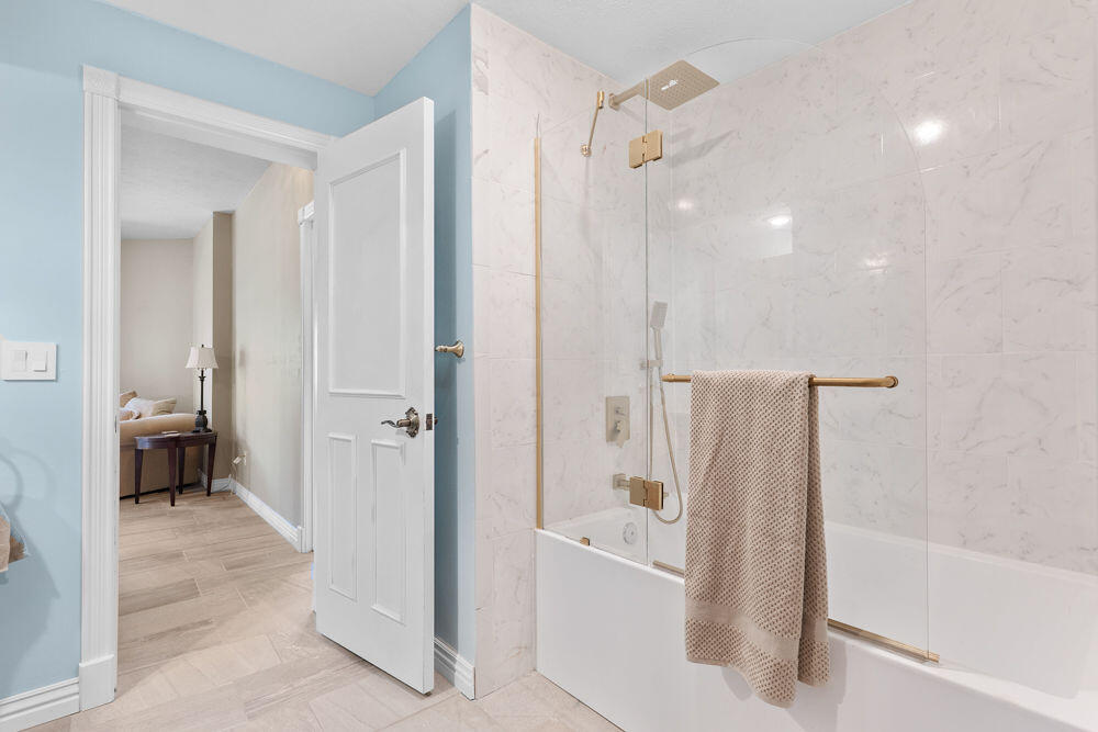 4211 Greenbriar Drive Property Photo 45