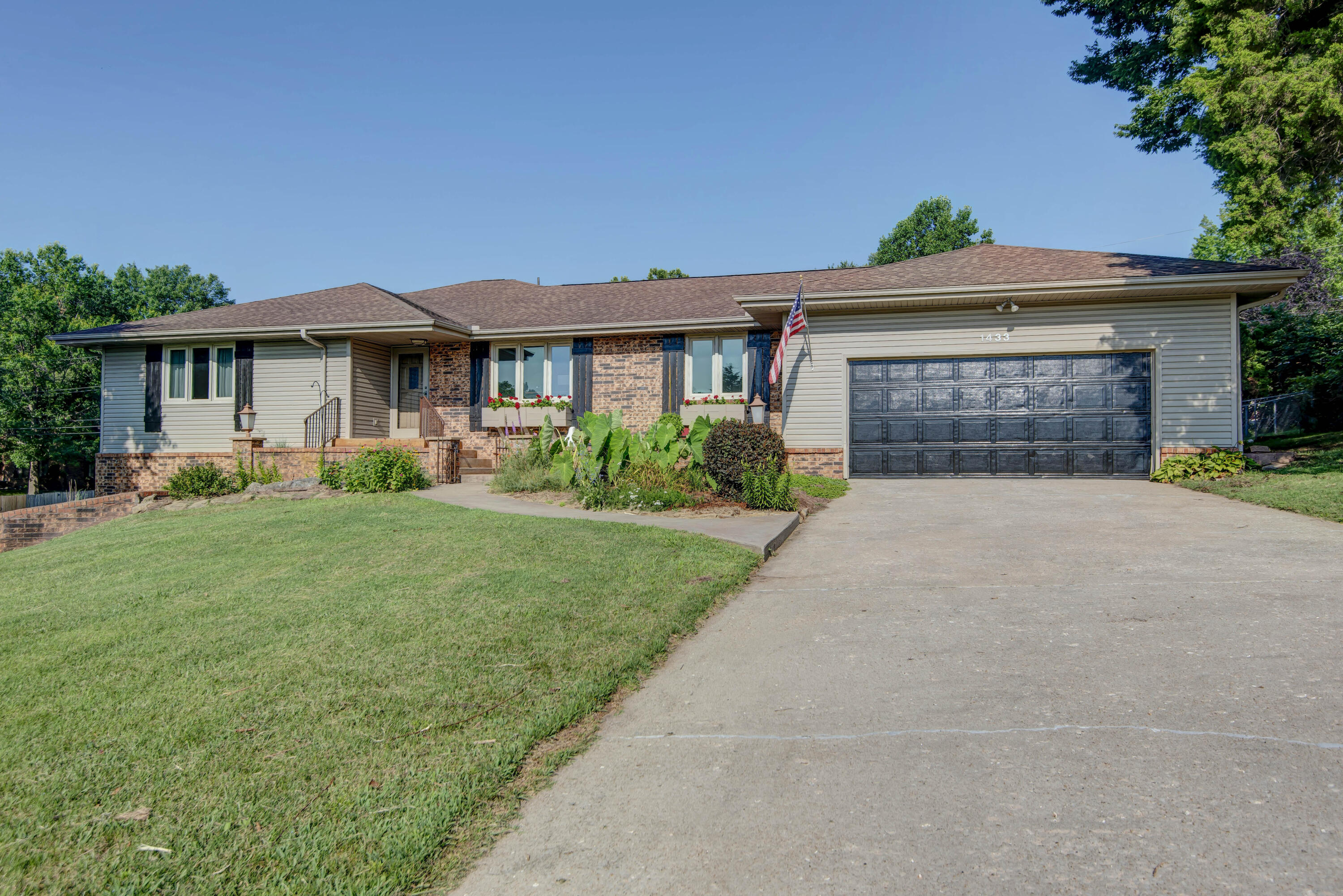 1433 South Charing Road Property Photo 1